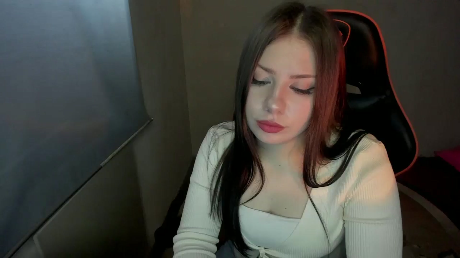 Gallery image thumbnail from FlyingDream's myfreecams stream on, 01/19/2025, 12:48 image 15 of 20