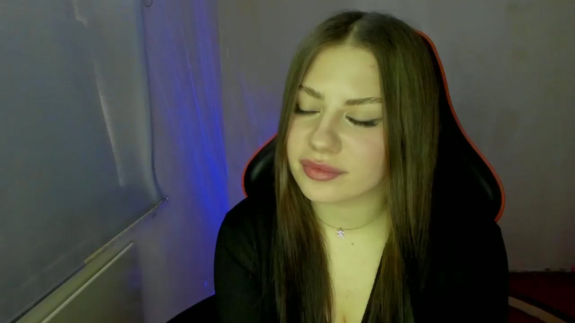 Gallery image thumbnail from FlyingDream's myfreecams stream on, 02/25/2025, 13:17 image 17 of 20