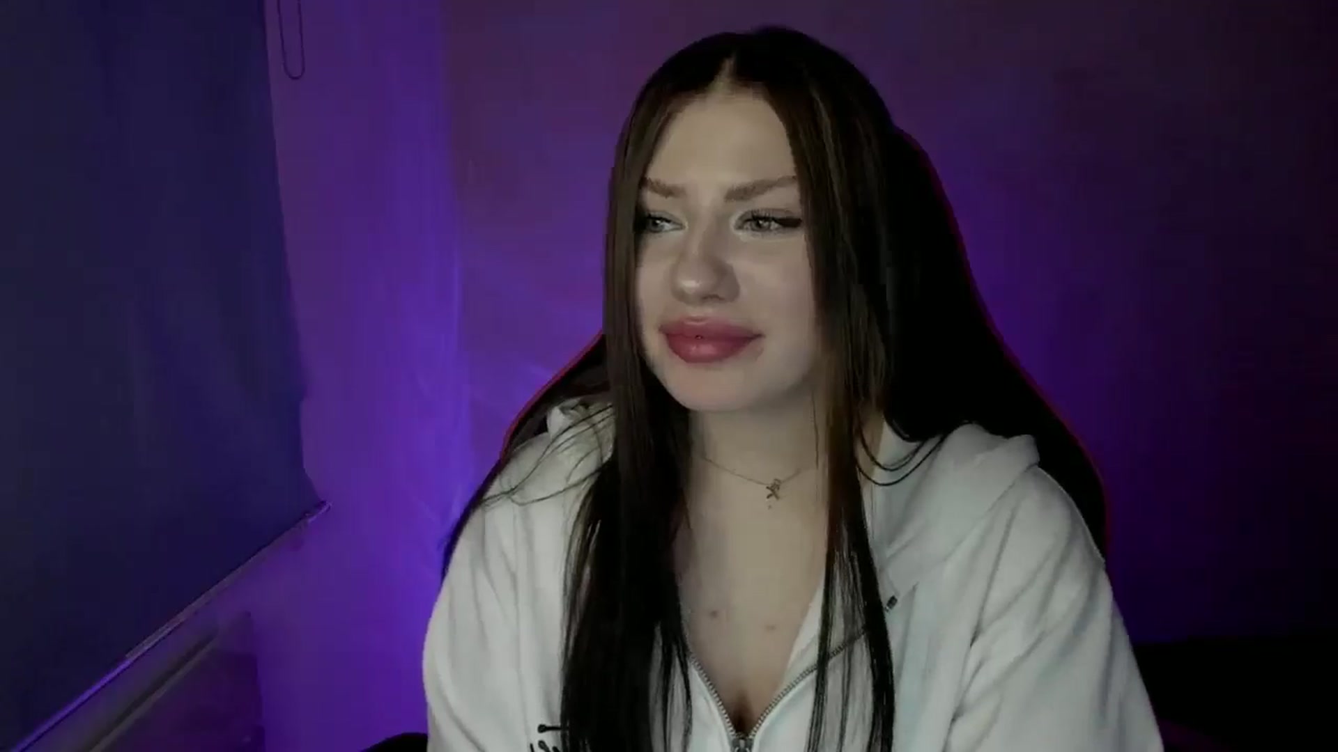 Gallery image thumbnail from FlyingDream's myfreecams stream on, 04/05/2025, 15:37 image 8 of 20
