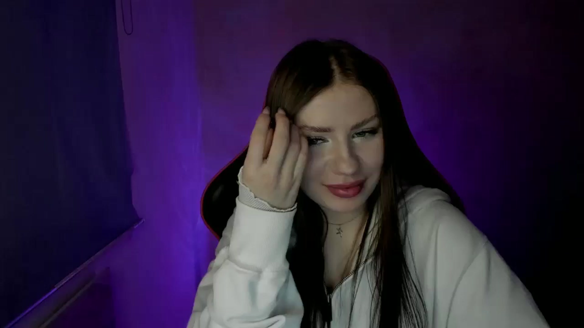 Gallery image thumbnail from FlyingDream's myfreecams stream on, 04/05/2025, 15:37 image 4 of 20