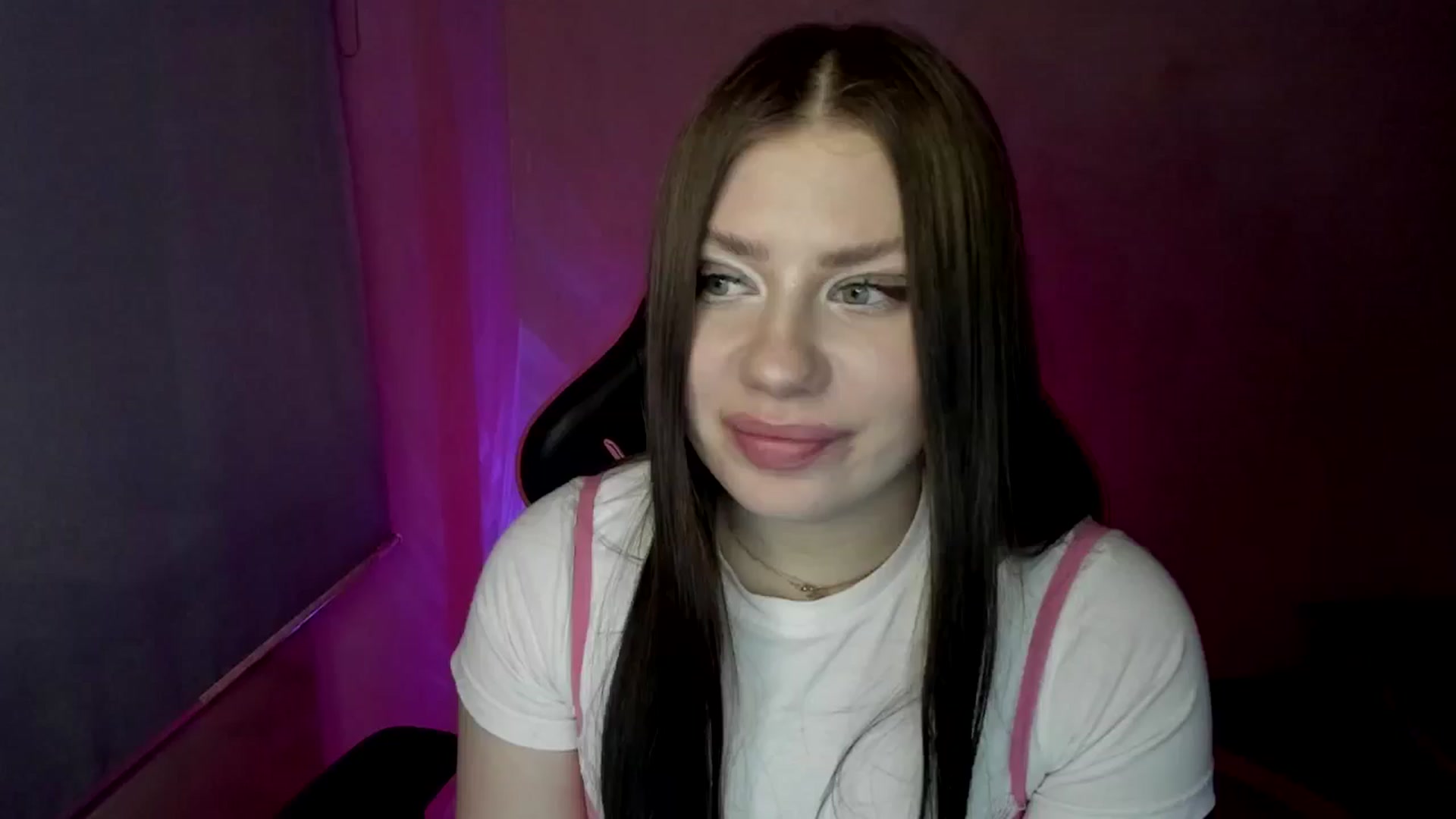Gallery image thumbnail from FlyingDream's myfreecams stream on, 04/17/2025, 12:27 image 11 of 20