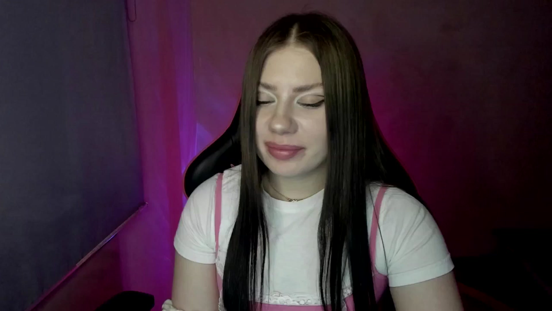 Gallery image thumbnail from FlyingDream's myfreecams stream on, 04/17/2025, 12:27 image 3 of 20