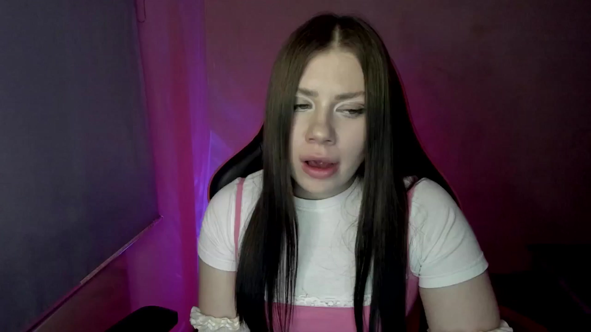 Gallery image thumbnail from FlyingDream's myfreecams stream on, 04/17/2025, 12:27 image 19 of 20