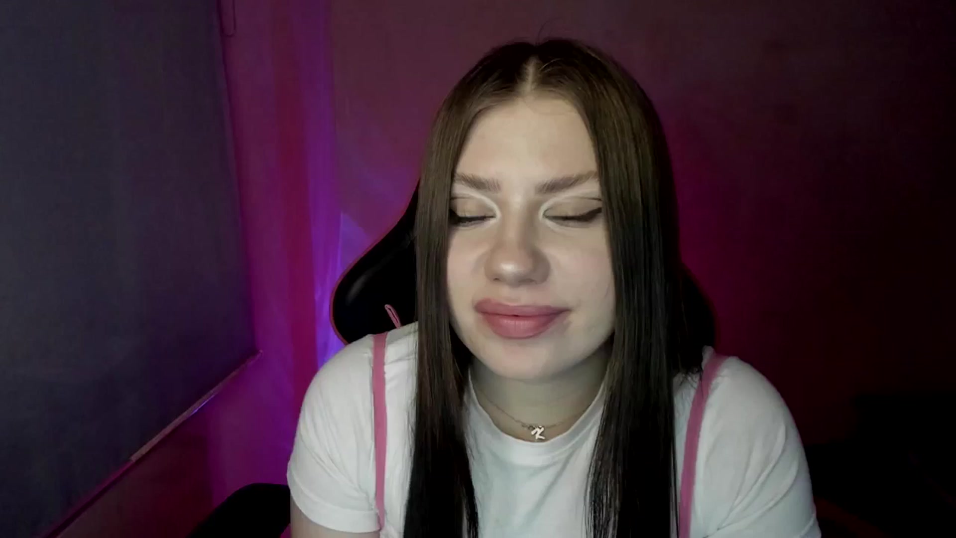 Gallery image thumbnail from FlyingDream's myfreecams stream on, 04/17/2025, 12:27 image 8 of 20