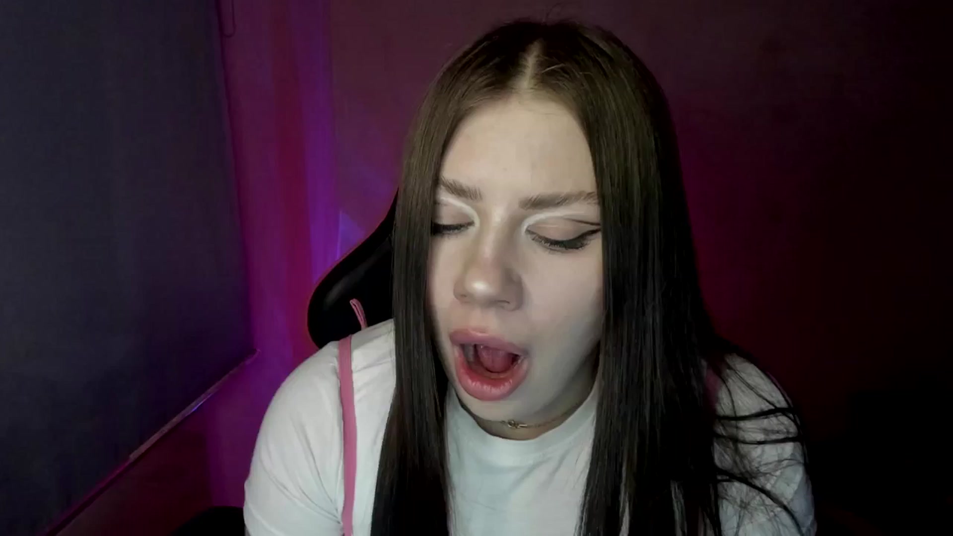 Gallery image thumbnail from FlyingDream's myfreecams stream on, 04/17/2025, 12:27 image 6 of 20