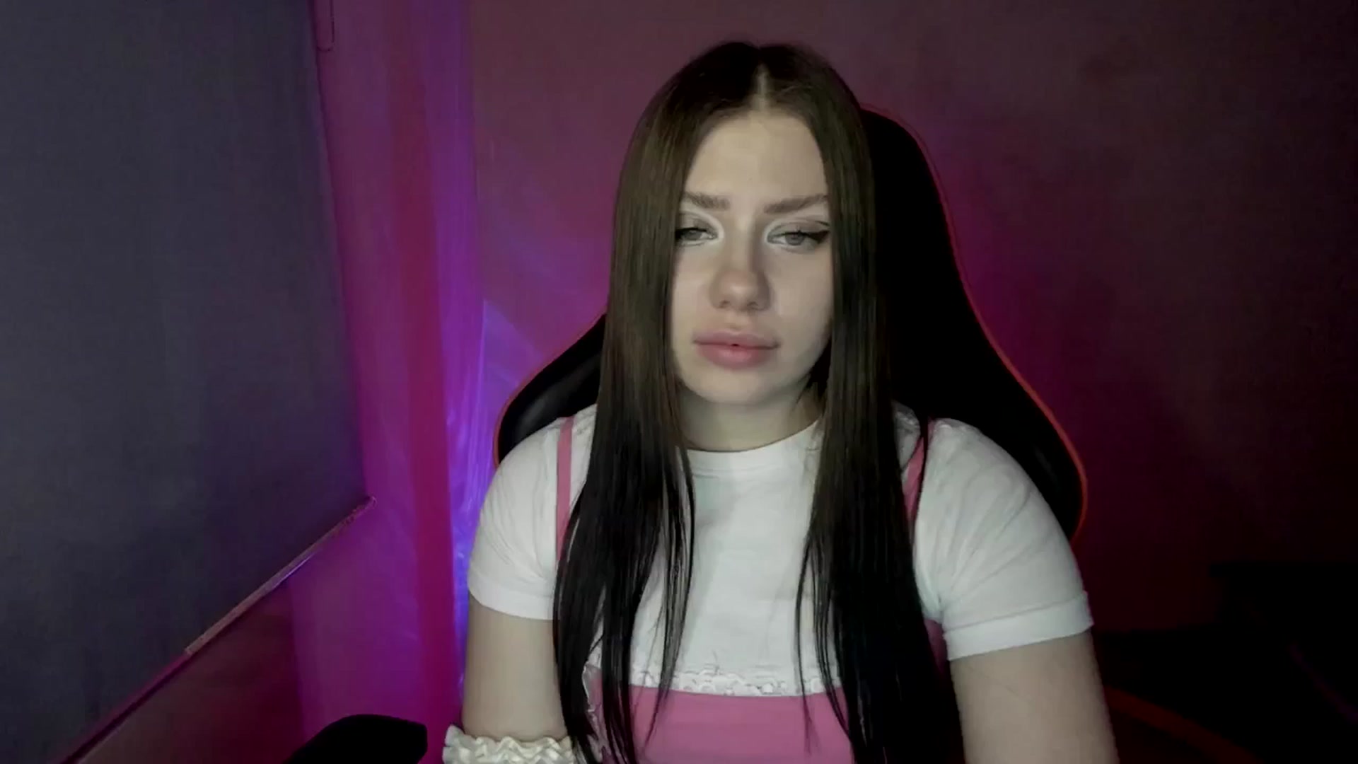 Gallery image thumbnail from FlyingDream's myfreecams stream on, 04/17/2025, 13:06 image 14 of 20