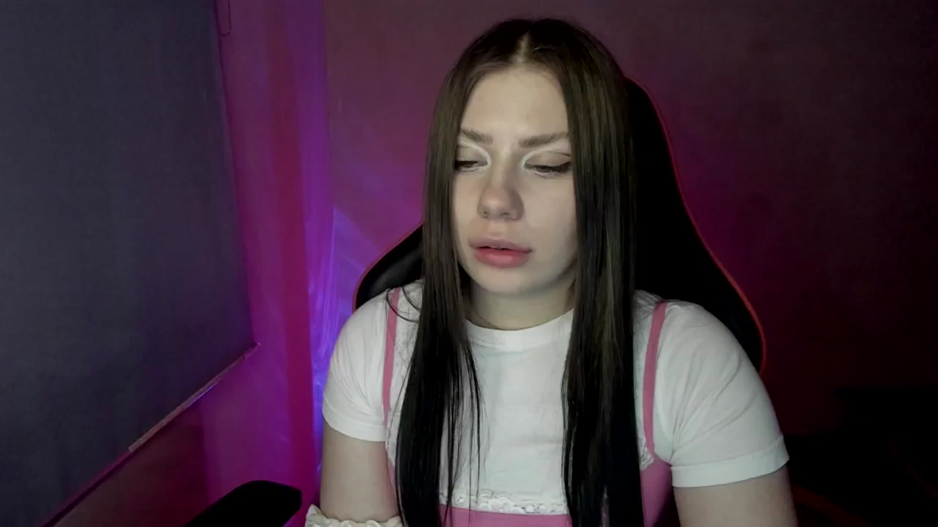 Gallery image thumbnail from FlyingDream's myfreecams stream on, 04/17/2025, 13:06 image 2 of 20