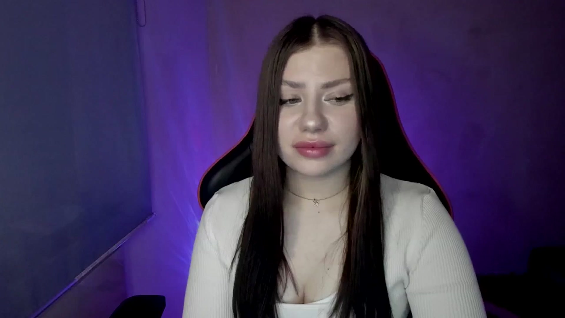 Gallery image thumbnail from FlyingDream's myfreecams stream on, 04/21/2025, 09:34 image 9 of 20
