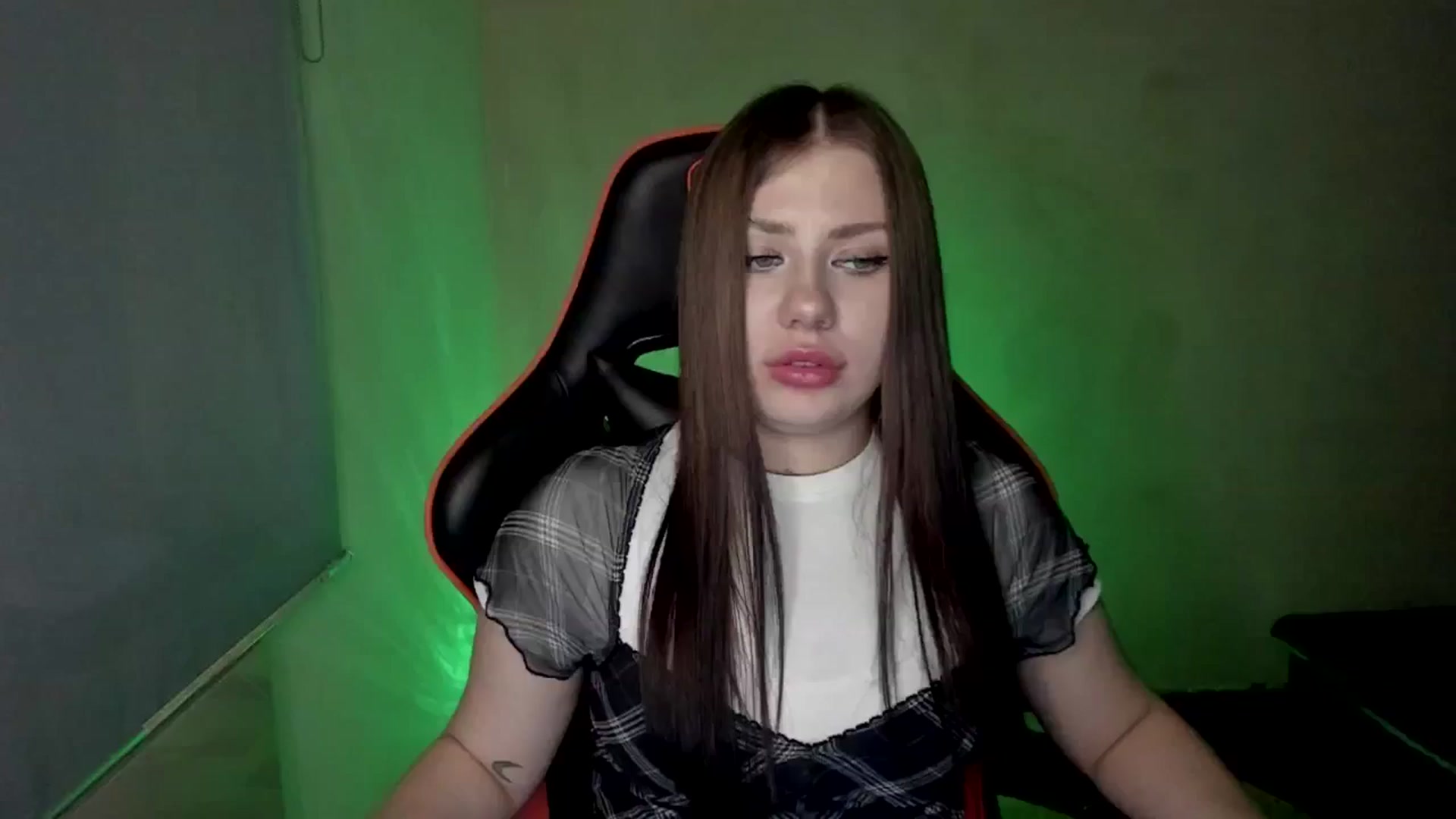 Gallery image thumbnail from FlyingDream's myfreecams stream on, 04/22/2025, 10:27 image 20 of 20