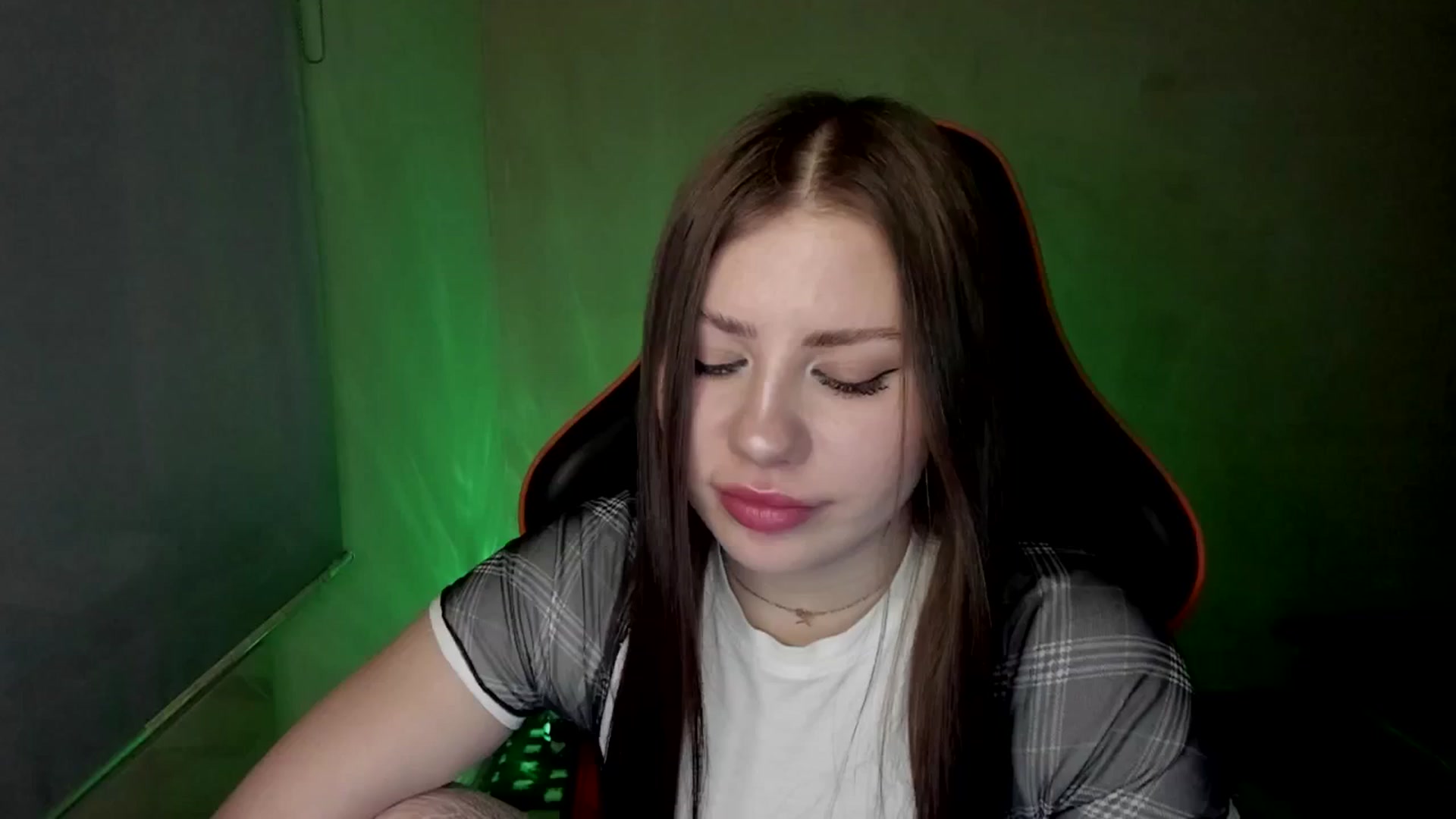 Gallery image thumbnail from FlyingDream's myfreecams stream on, 04/22/2025, 10:27 image 7 of 20