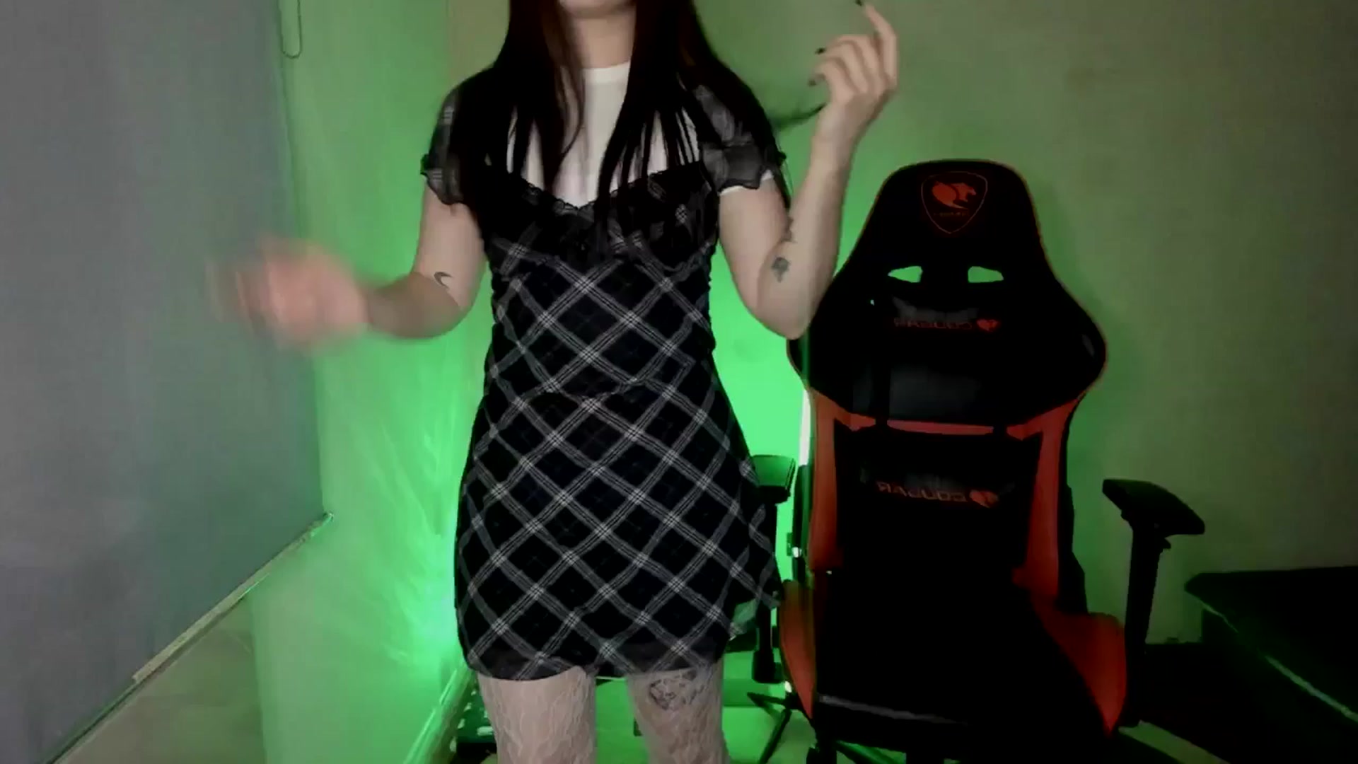 Gallery image thumbnail from FlyingDream's myfreecams stream on, 04/22/2025, 10:27 image 15 of 20