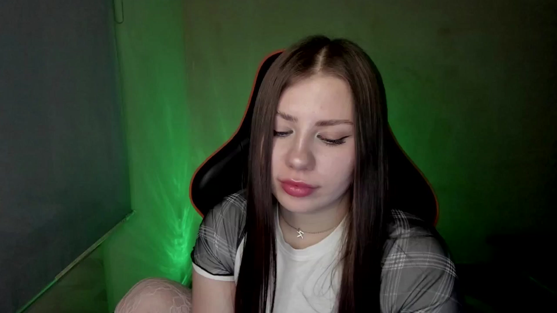 Gallery image thumbnail from FlyingDream's myfreecams stream on, 04/22/2025, 10:27 image 19 of 20