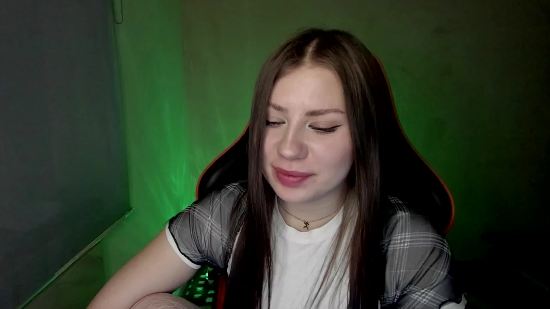 Gallery image thumbnail from FlyingDream's myfreecams stream on, 04/22/2025, 10:27 image 8 of 20