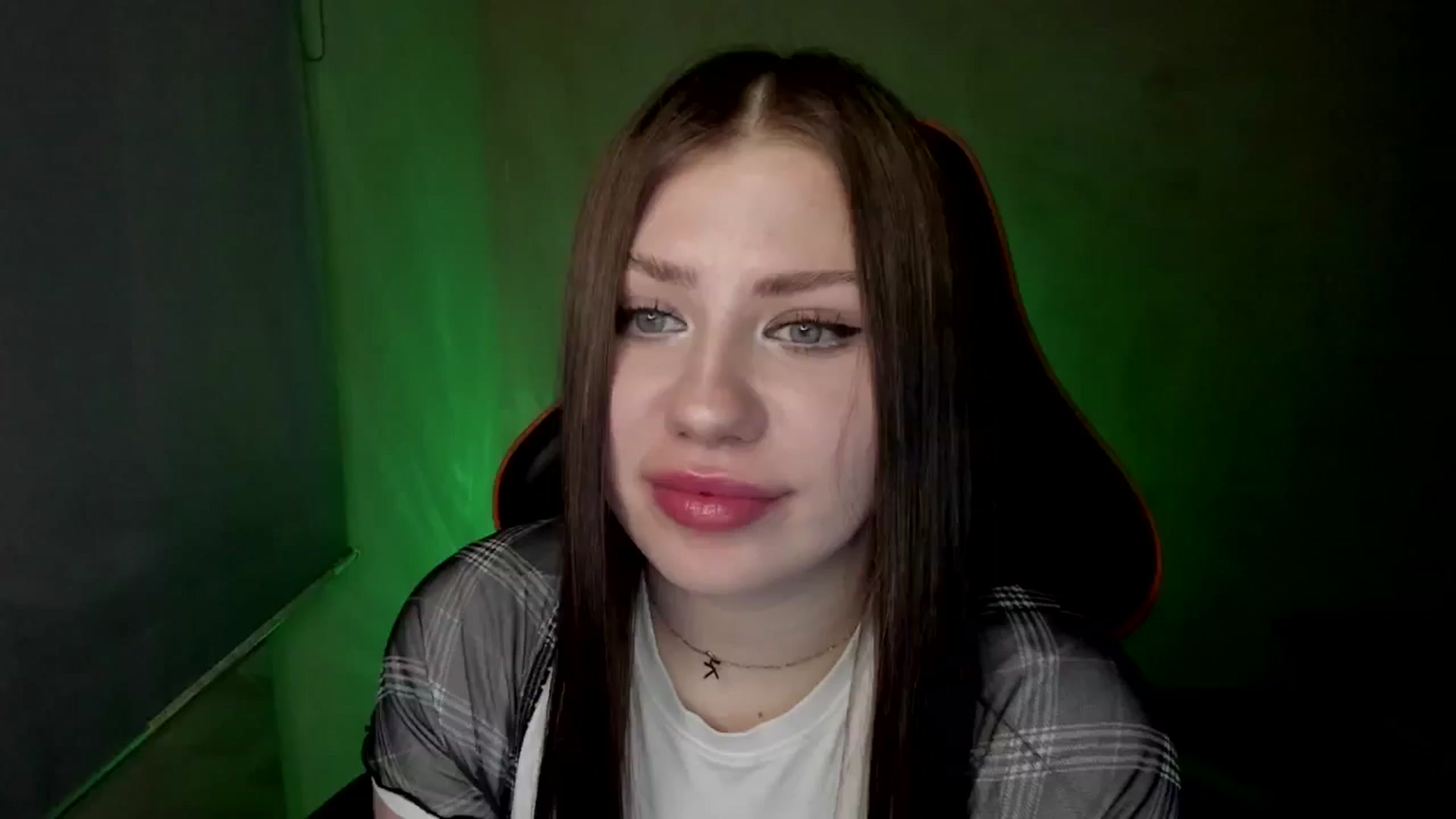 Gallery image thumbnail from FlyingDream's myfreecams stream on, 04/22/2025, 10:27 image 17 of 20