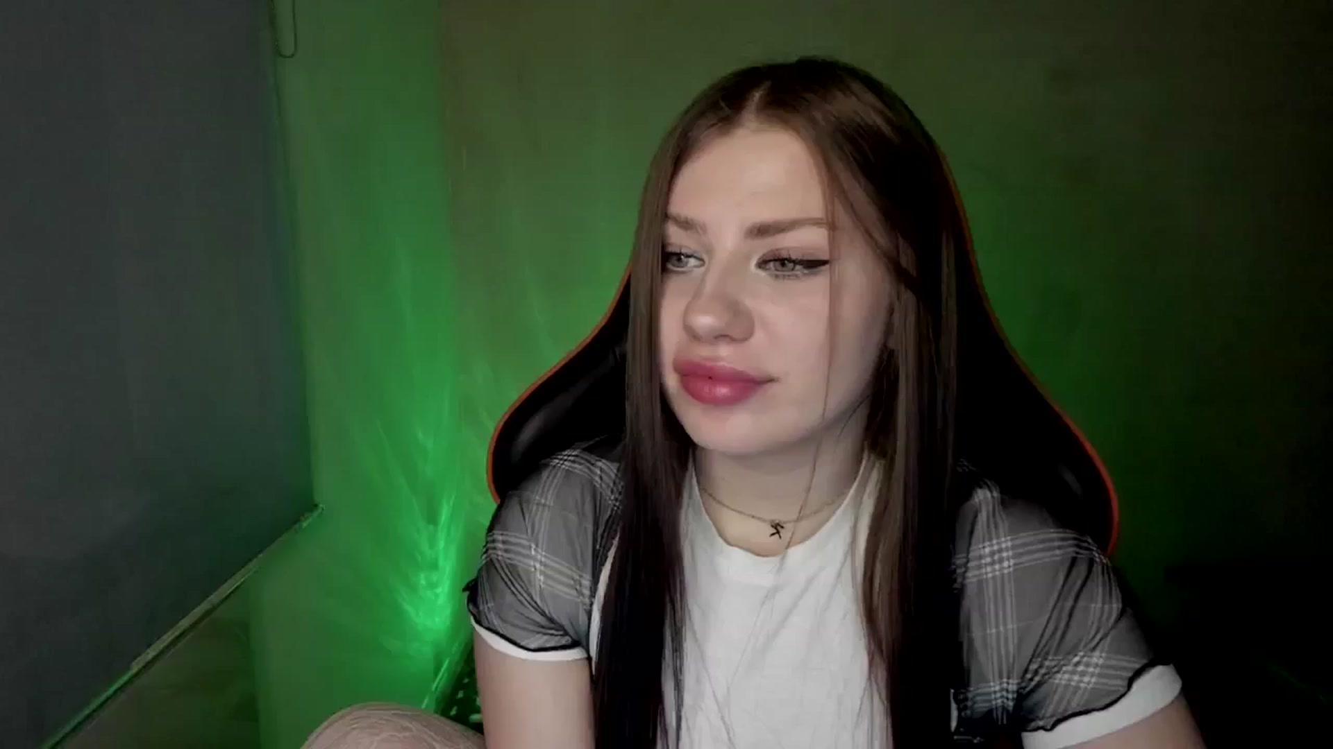 Gallery image thumbnail from FlyingDream's myfreecams stream on, 04/22/2025, 10:27 image 4 of 20