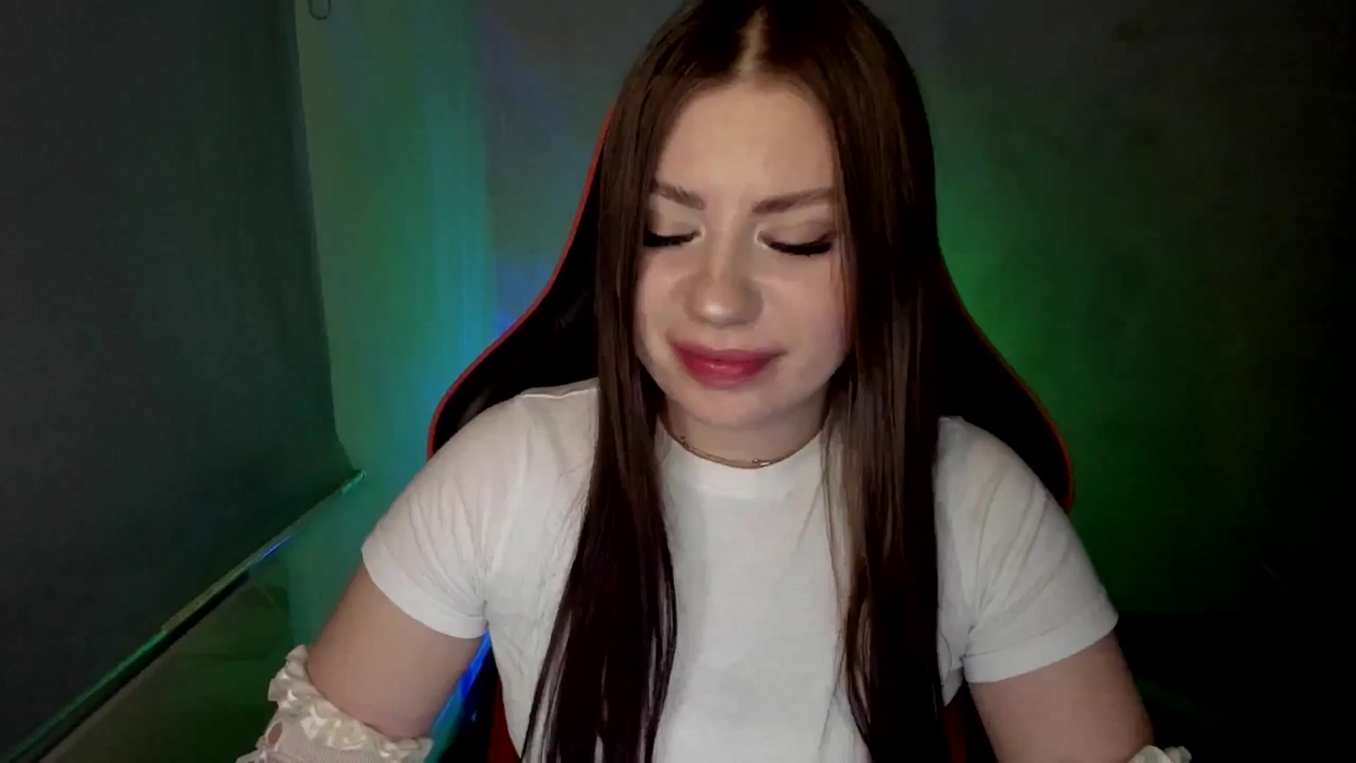 Gallery image thumbnail from FlyingDream's myfreecams stream on, 04/29/2025, 18:11 image 19 of 20