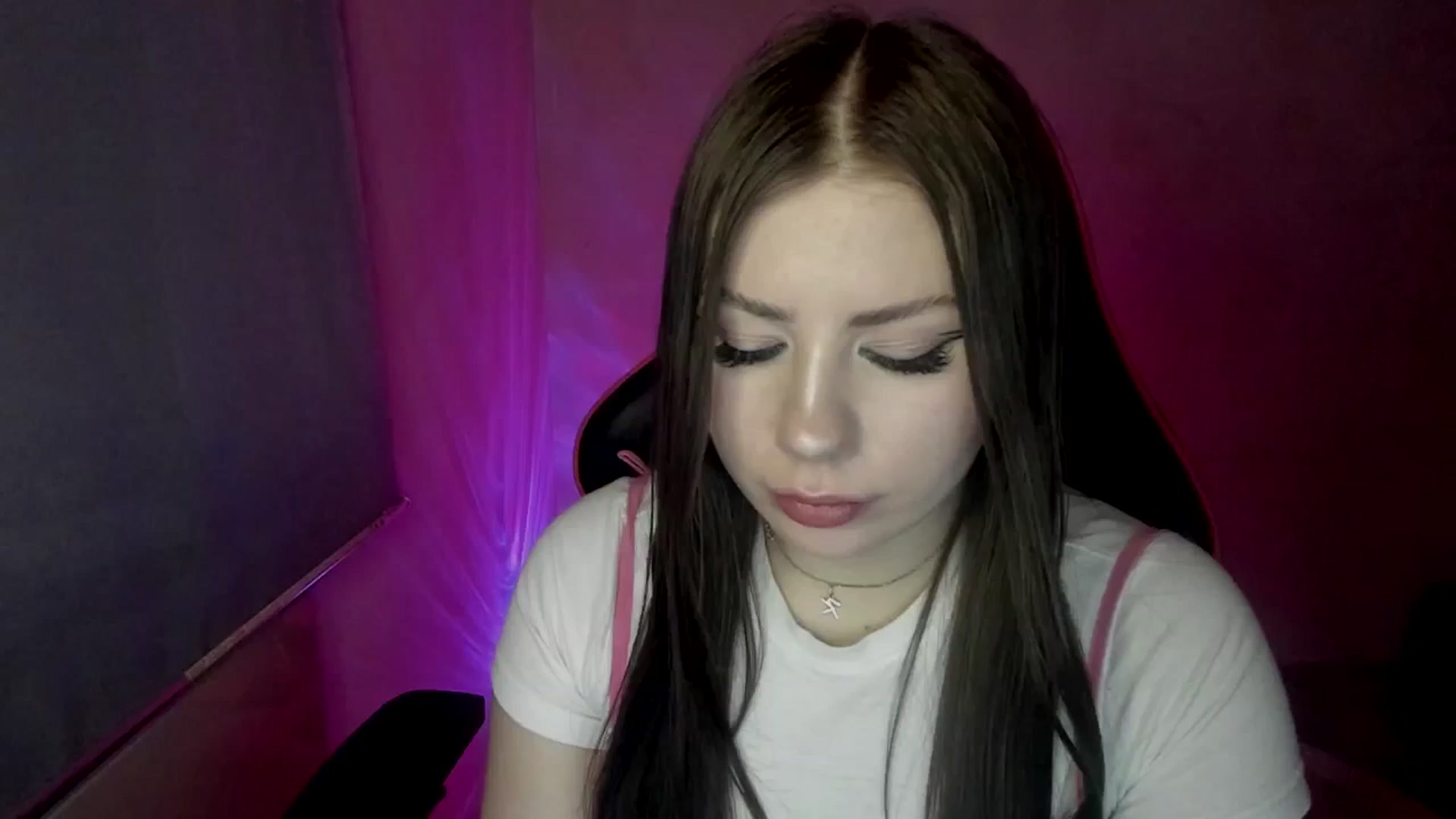Gallery image thumbnail from FlyingDream's myfreecams stream on, 05/01/2025, 13:05 image 4 of 20