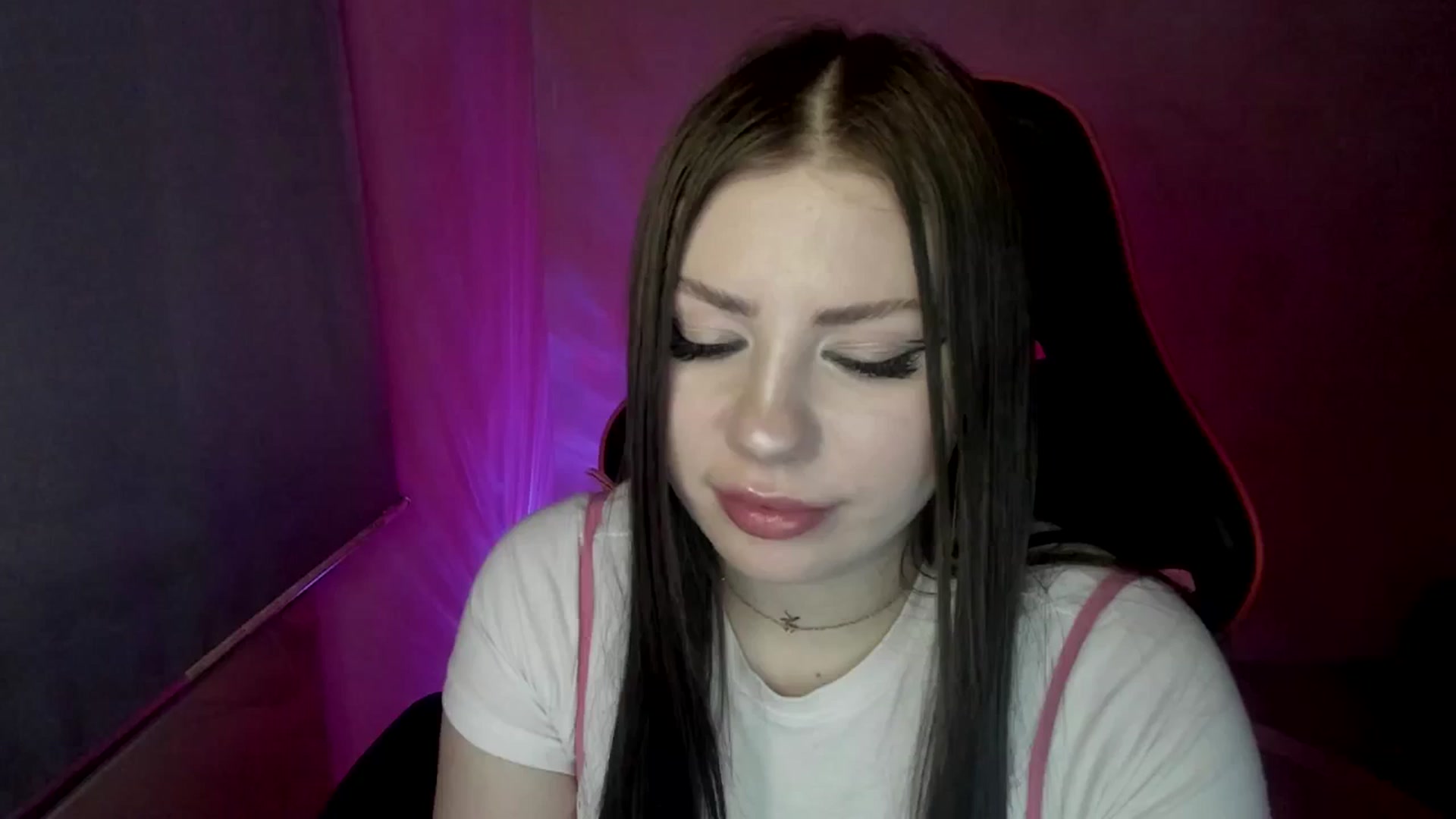 Gallery image thumbnail from FlyingDream's myfreecams stream on, 05/01/2025, 13:05 image 15 of 20