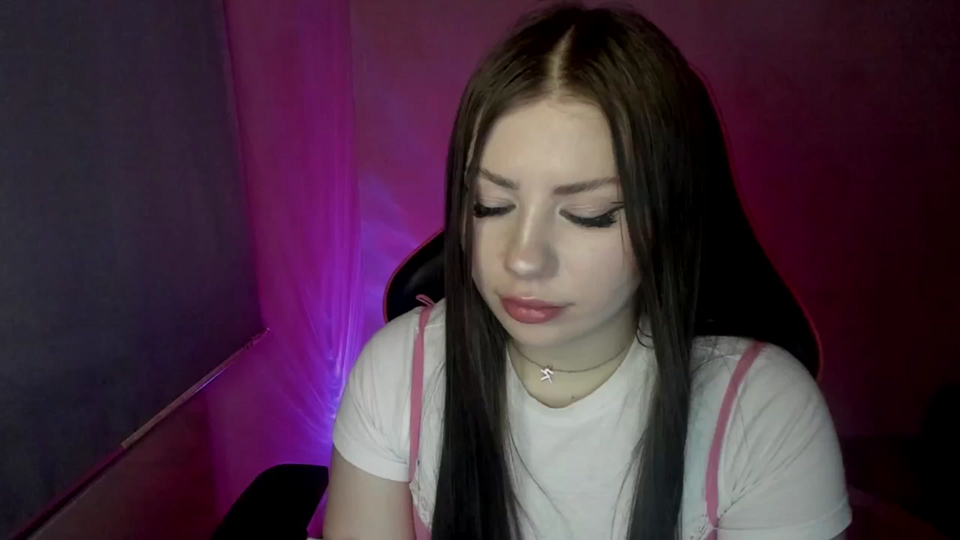 Gallery image thumbnail from FlyingDream's myfreecams stream on, 05/01/2025, 13:05 image 9 of 20