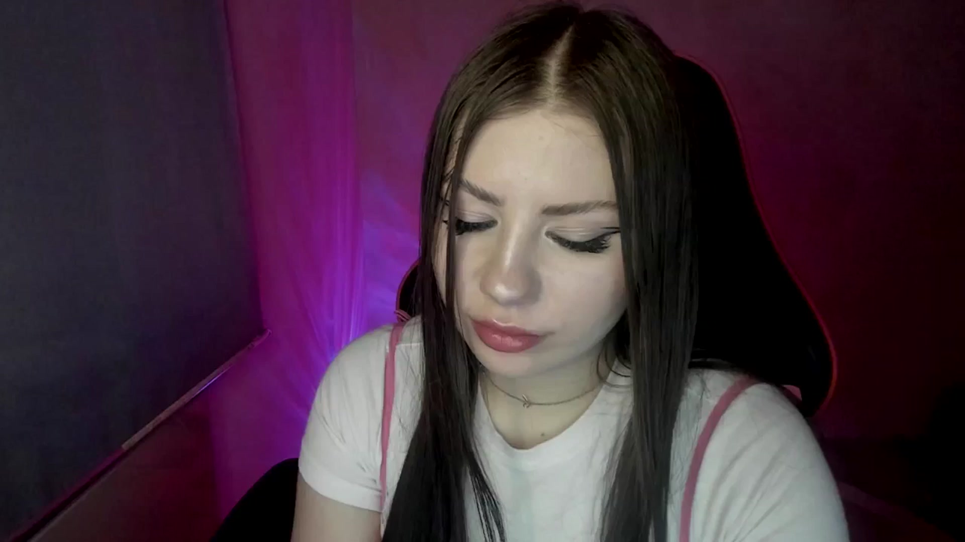 Gallery image thumbnail from FlyingDream's myfreecams stream on, 05/01/2025, 13:05 image 14 of 20