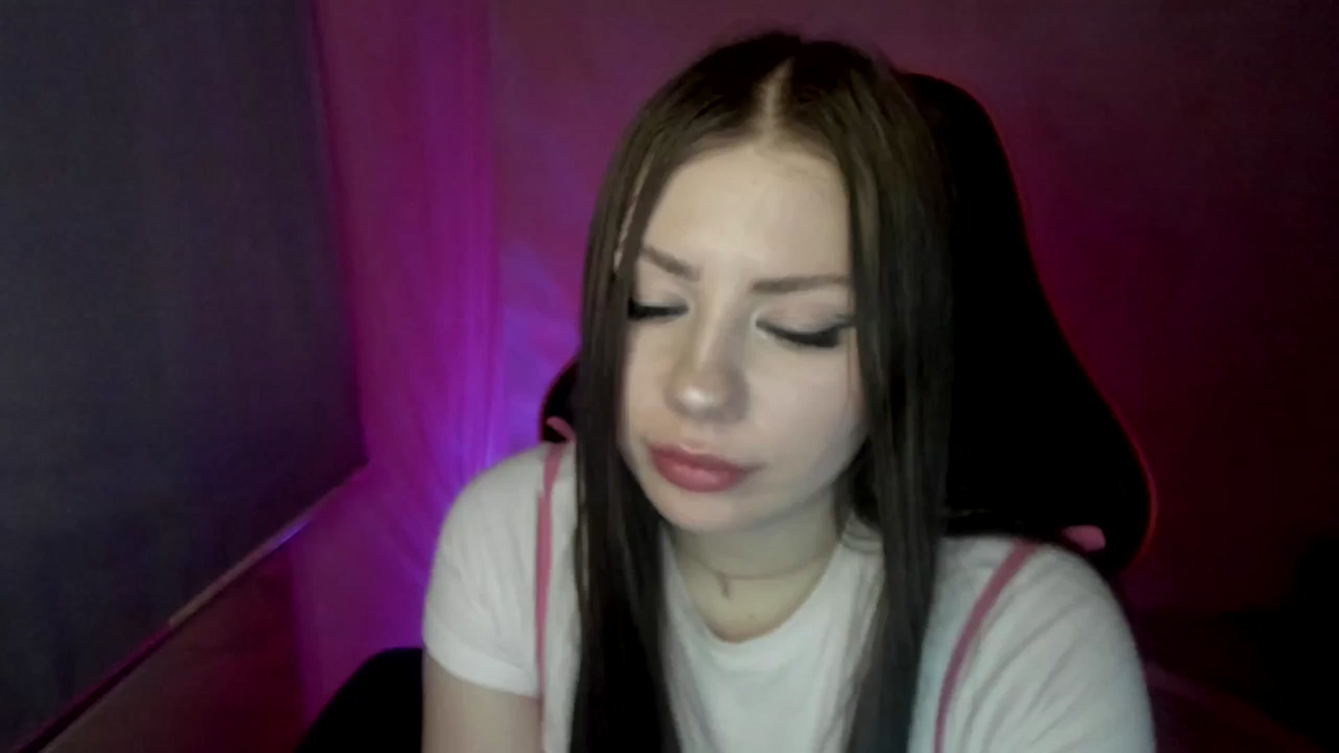 Gallery image thumbnail from FlyingDream's myfreecams stream on, 05/01/2025, 13:05 image 8 of 20