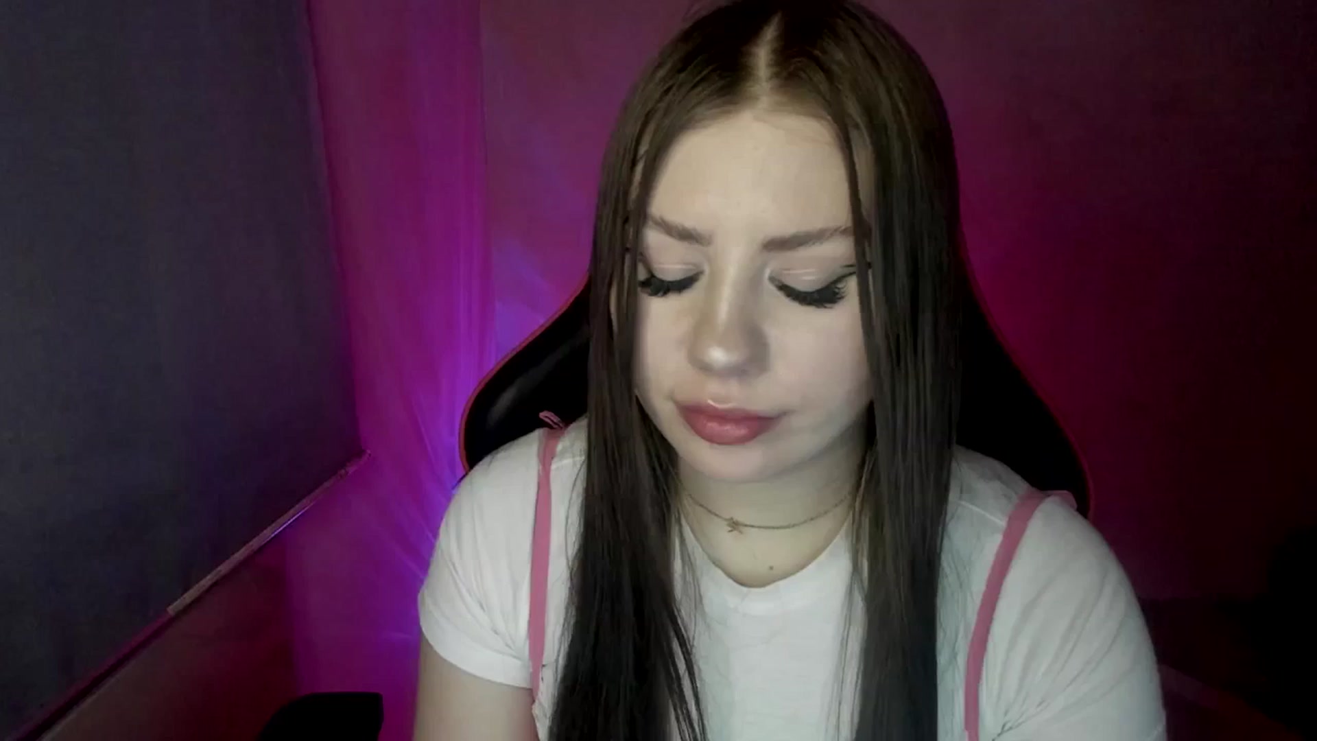 Gallery image thumbnail from FlyingDream's myfreecams stream on, 05/01/2025, 13:05 image 19 of 20