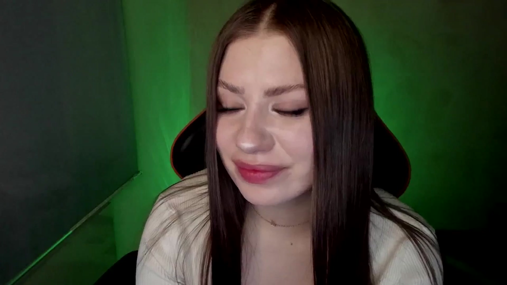 Gallery image thumbnail from FlyingDream's myfreecams stream on, 05/02/2025, 12:14 image 10 of 20