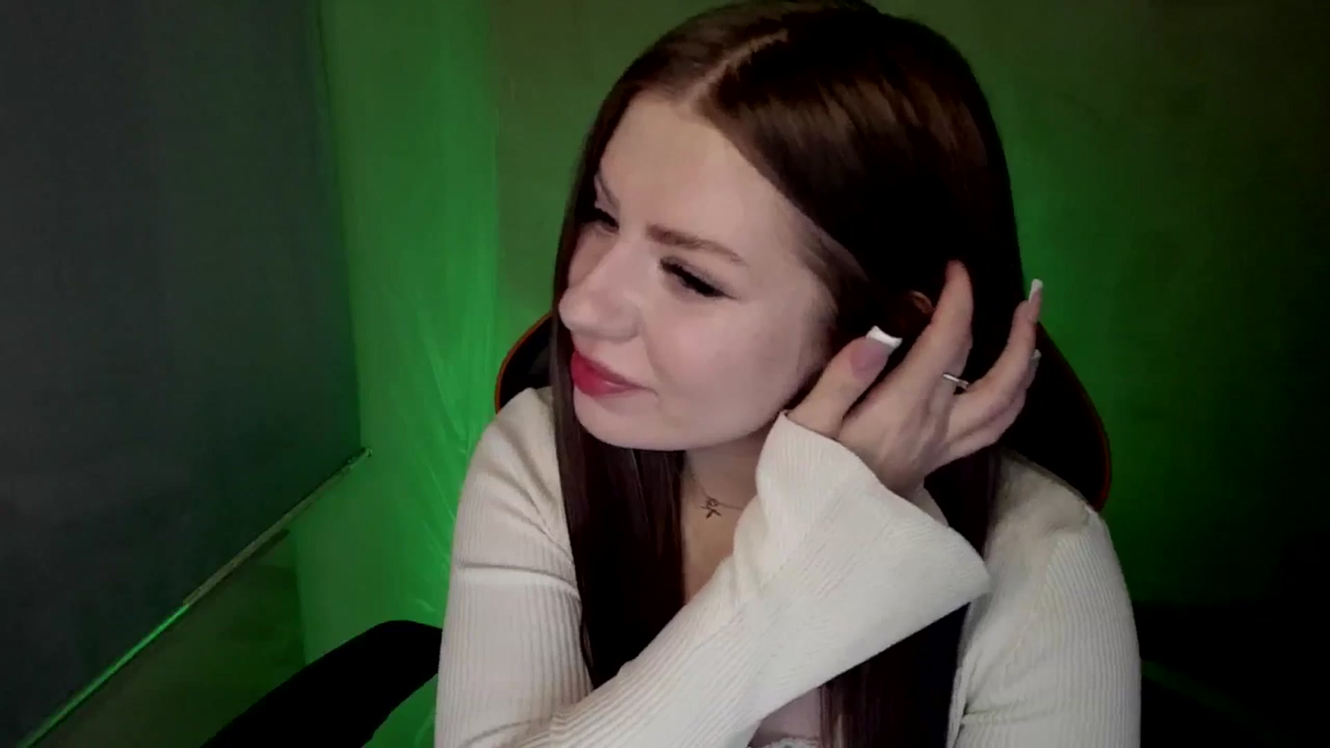 Gallery image thumbnail from FlyingDream's myfreecams stream on, 05/02/2025, 12:14 image 8 of 20