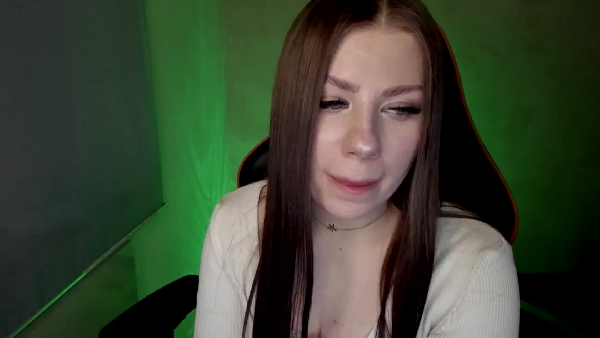 Gallery image thumbnail from FlyingDream's myfreecams stream on, 05/02/2025, 12:14 image 15 of 20