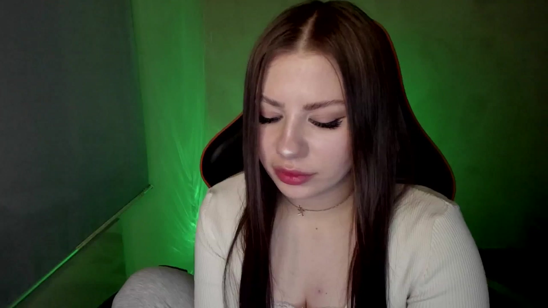 Gallery image thumbnail from FlyingDream's myfreecams stream on, 05/02/2025, 12:14 image 17 of 20