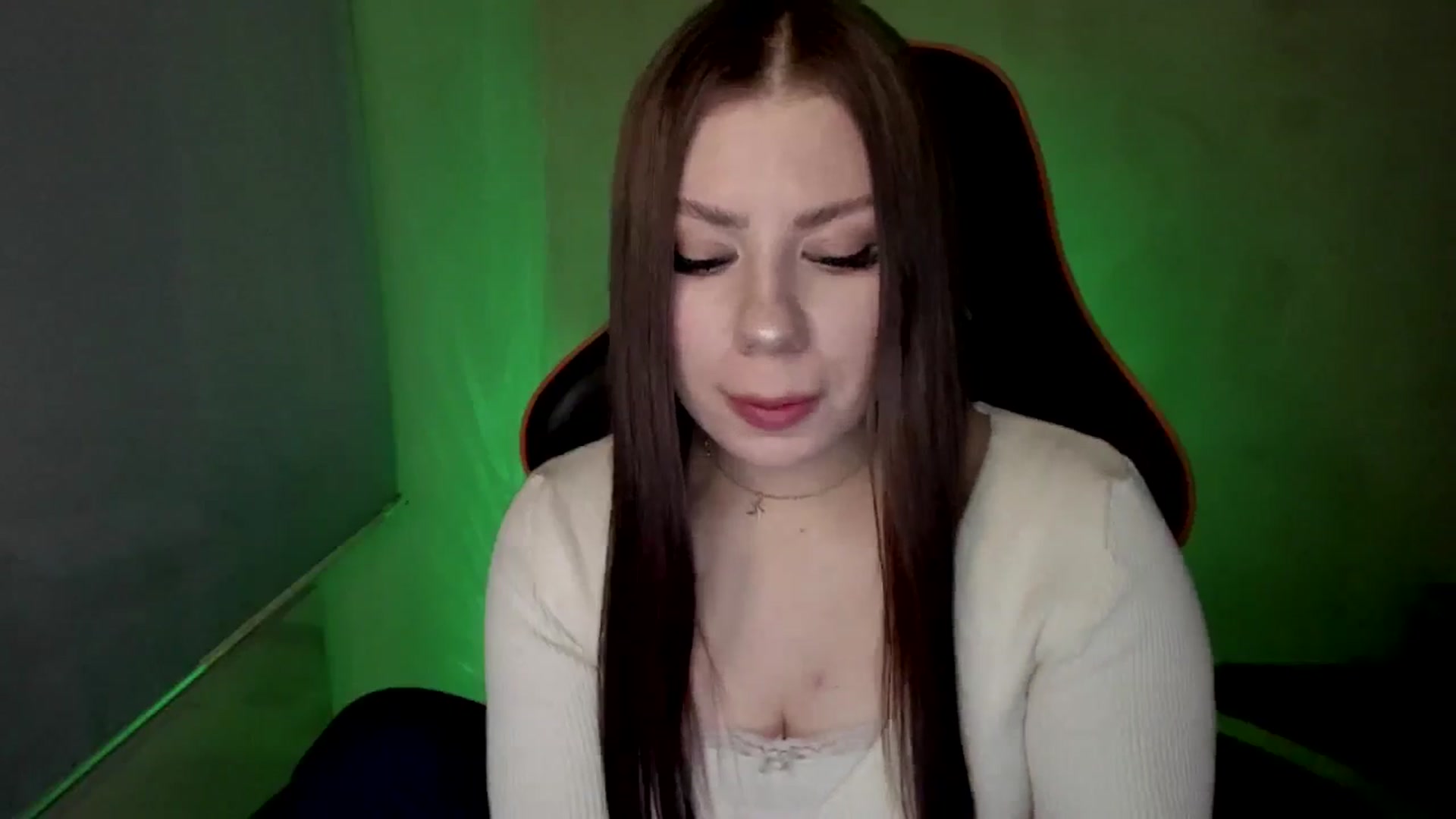 Gallery image thumbnail from FlyingDream's myfreecams stream on, 05/02/2025, 12:14 image 6 of 20