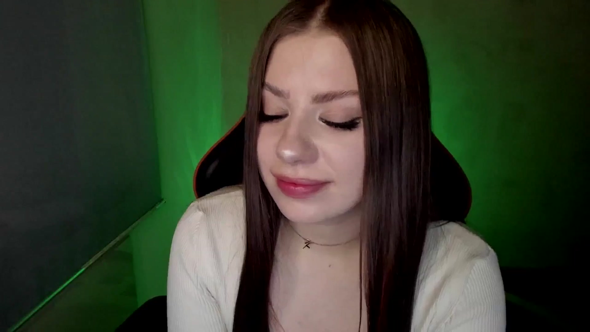 Gallery image thumbnail from FlyingDream's myfreecams stream on, 05/02/2025, 12:14 image 7 of 20