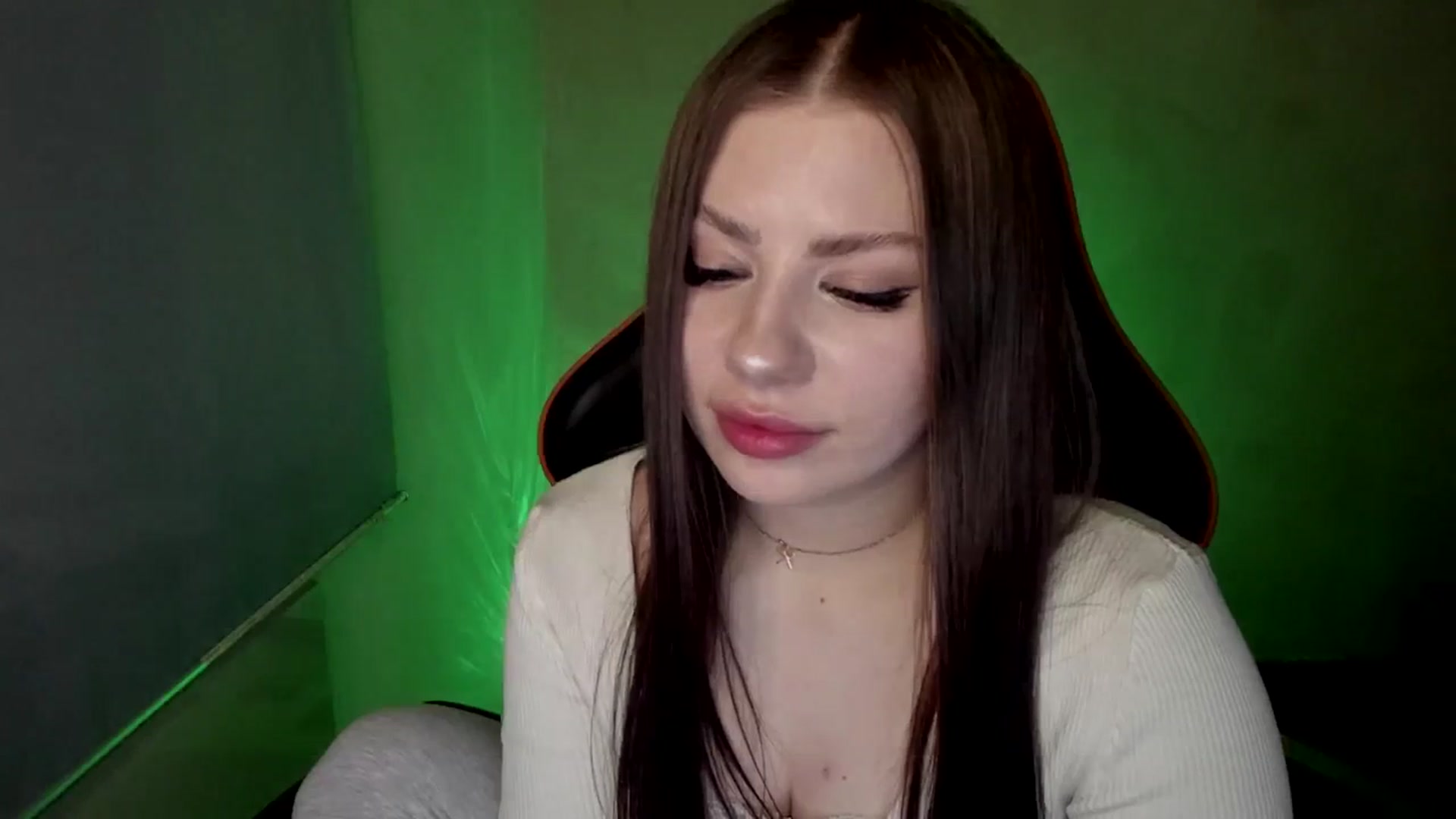 Gallery image thumbnail from FlyingDream's myfreecams stream on, 05/02/2025, 12:14 image 16 of 20