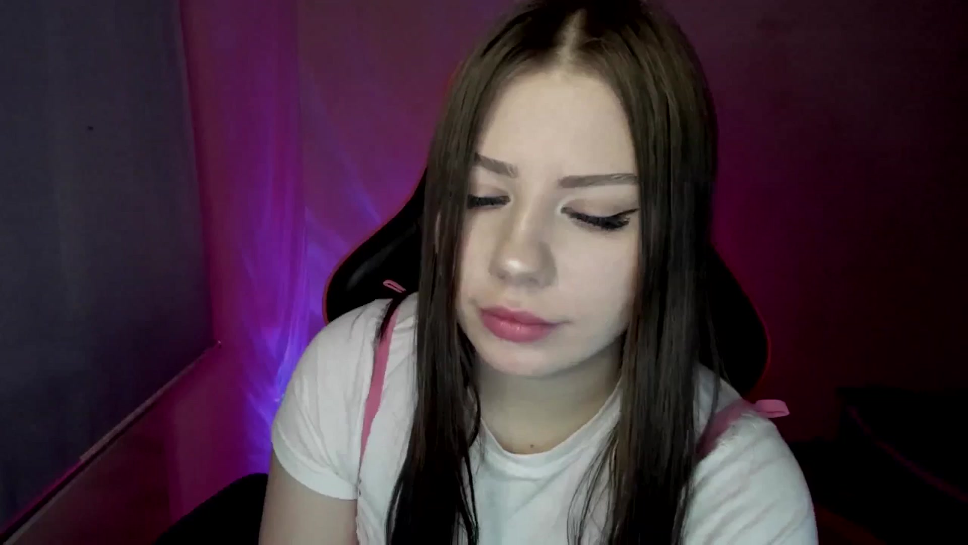 Gallery image thumbnail from FlyingDream's myfreecams stream on, 05/07/2025, 12:30 image 15 of 20