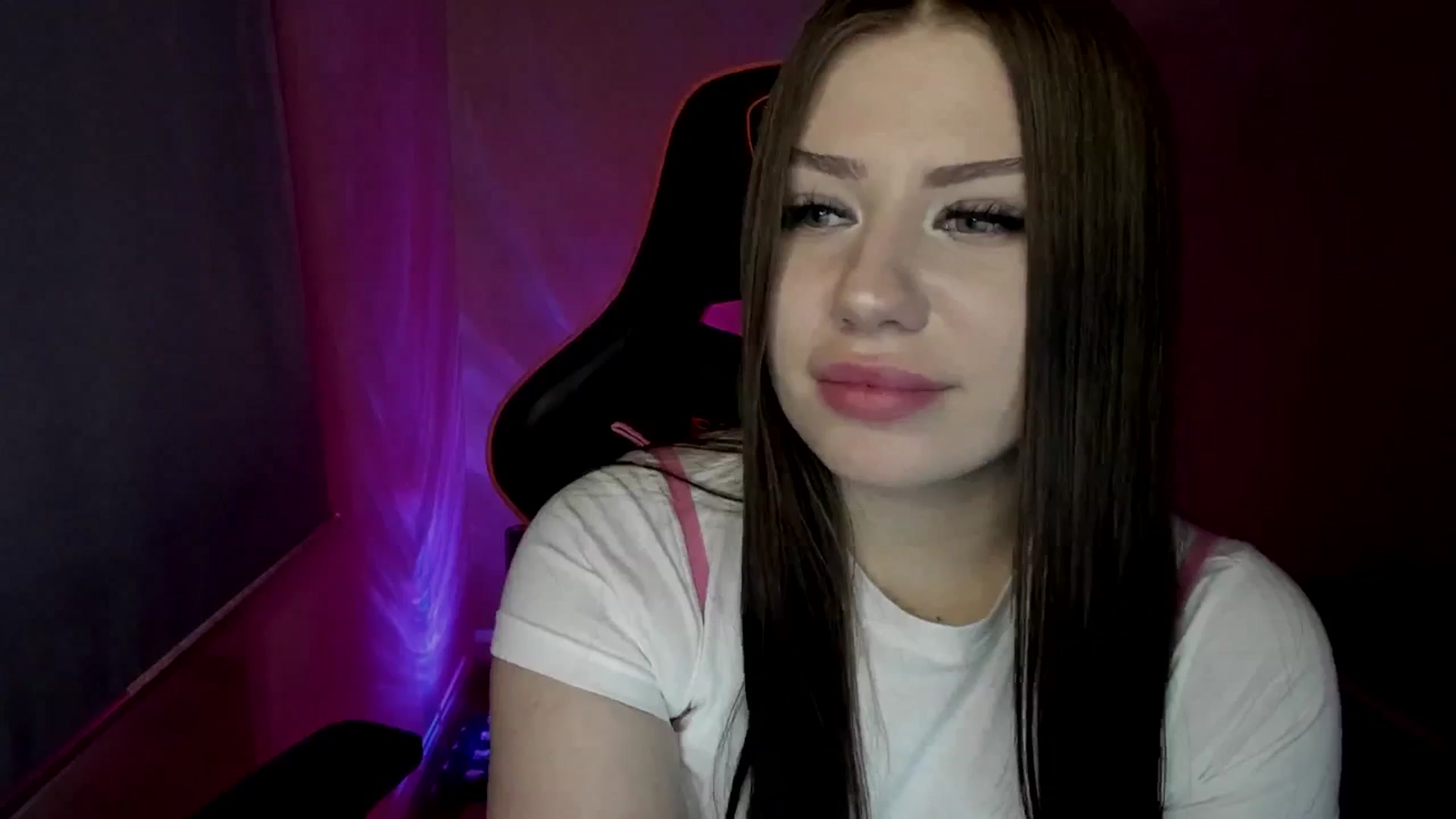 Gallery image thumbnail from FlyingDream's myfreecams stream on, 05/07/2025, 13:30 image 17 of 20