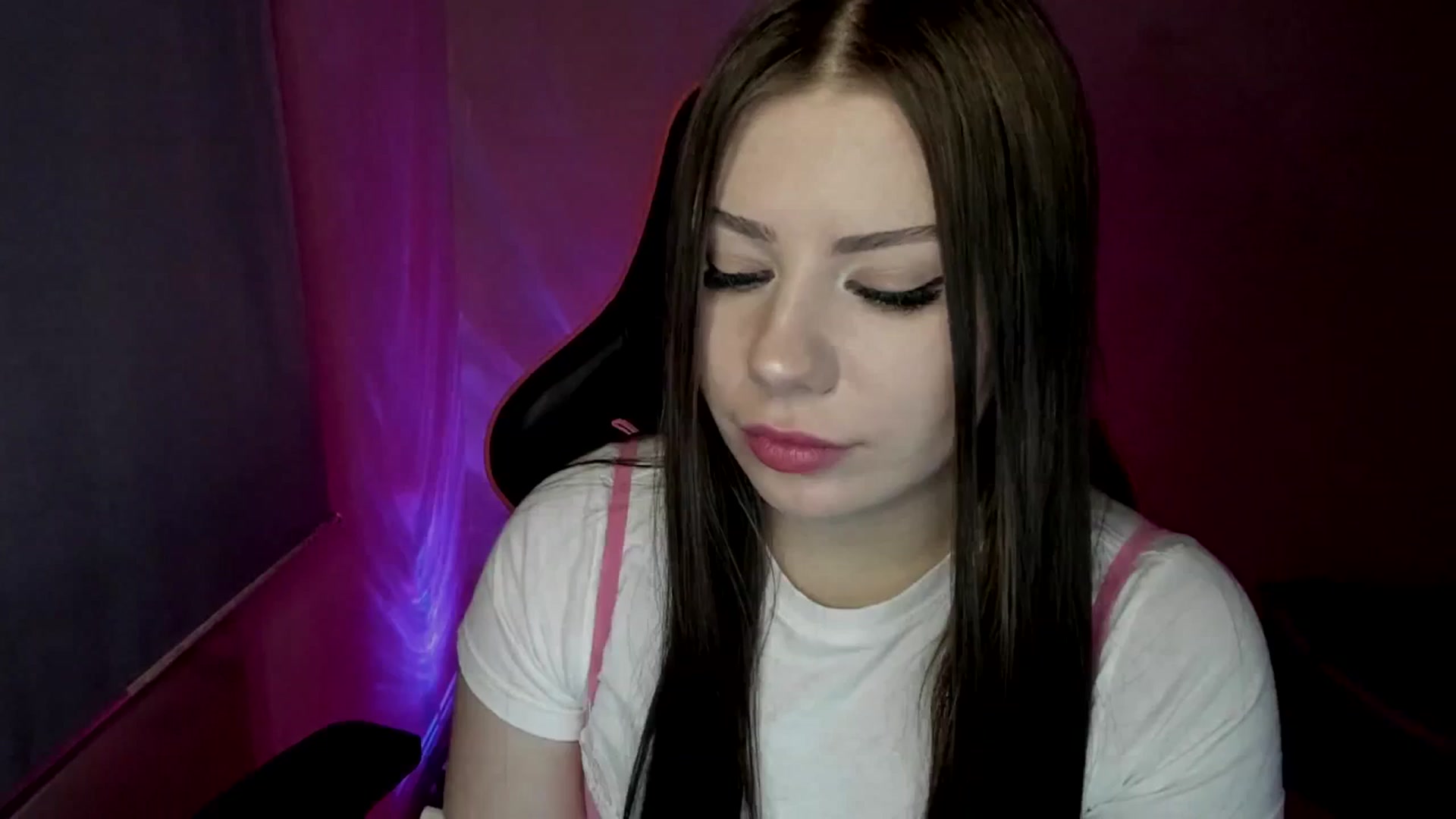 Gallery image thumbnail from FlyingDream's myfreecams stream on, 05/07/2025, 13:30 image 19 of 20