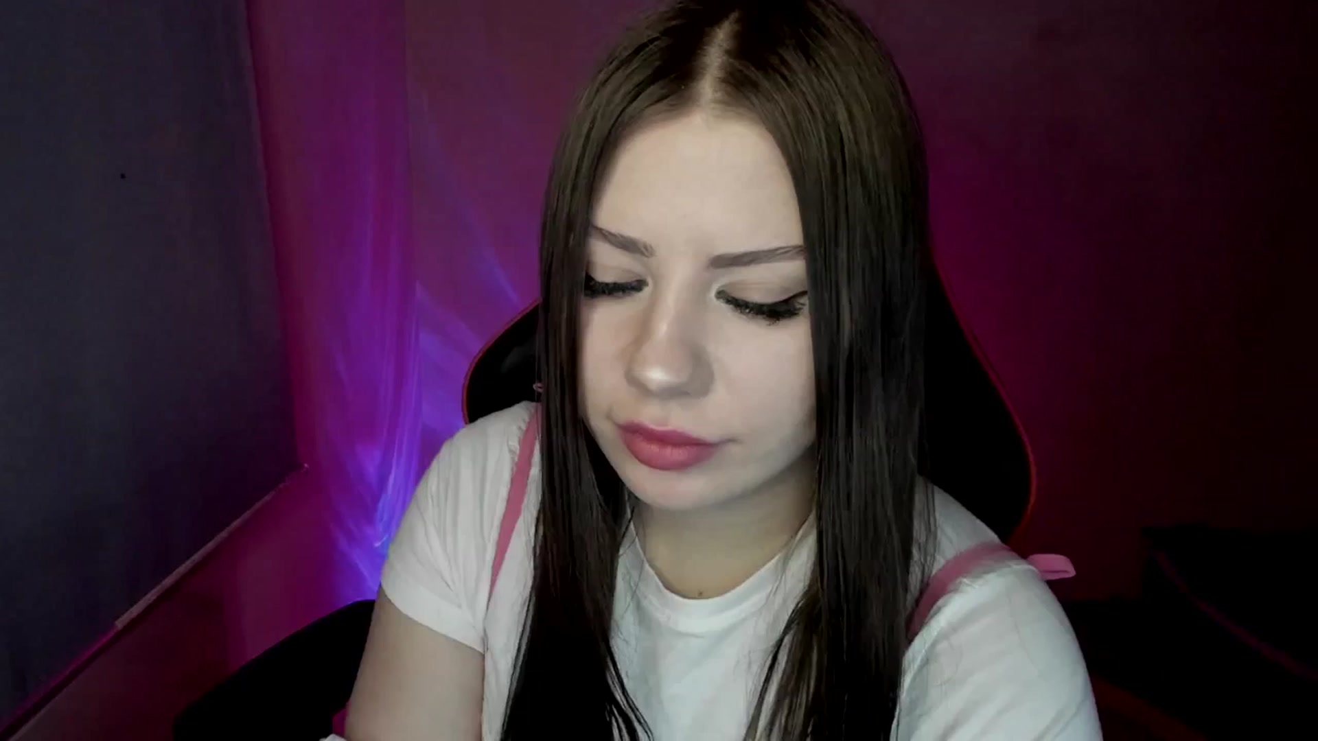 Gallery image thumbnail from FlyingDream's myfreecams stream on, 05/07/2025, 13:30 image 8 of 20