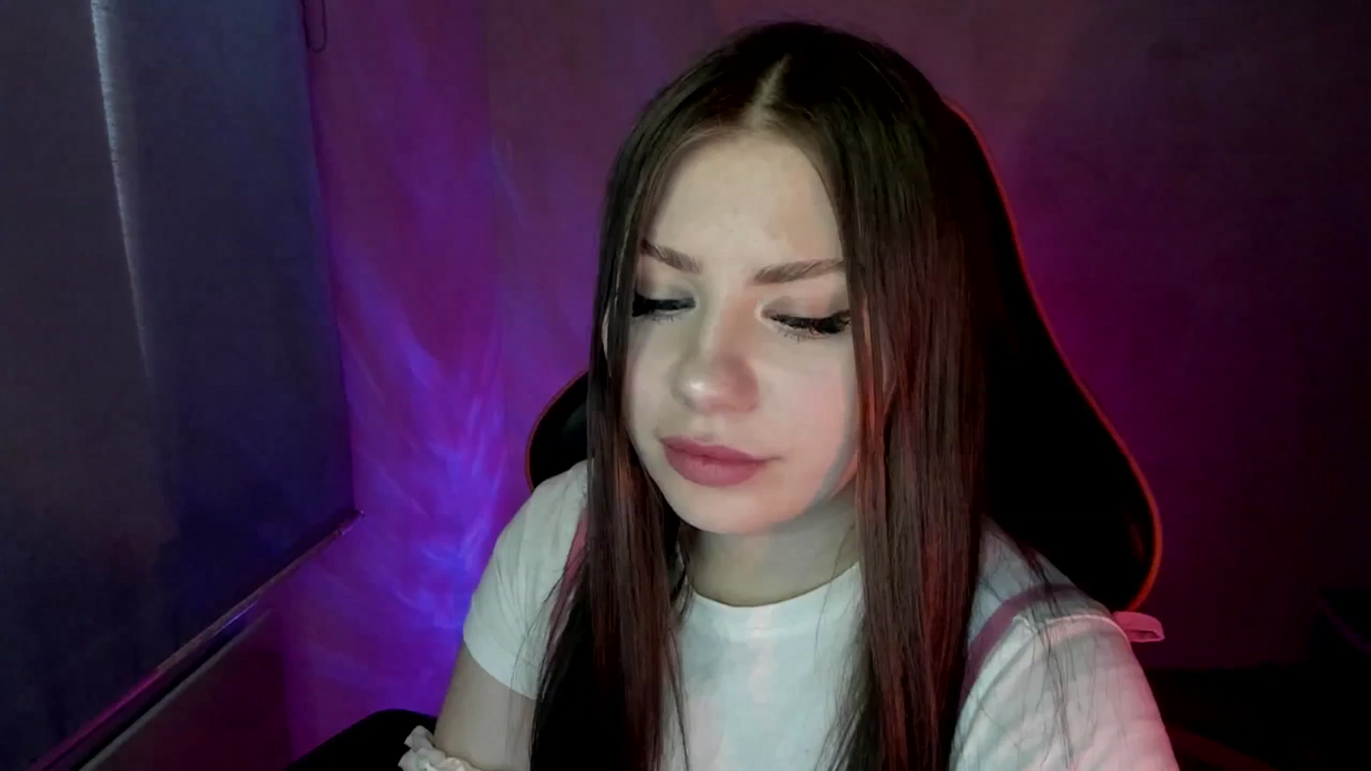 Gallery image thumbnail from FlyingDream's myfreecams stream on, 05/15/2025, 12:12 image 12 of 20