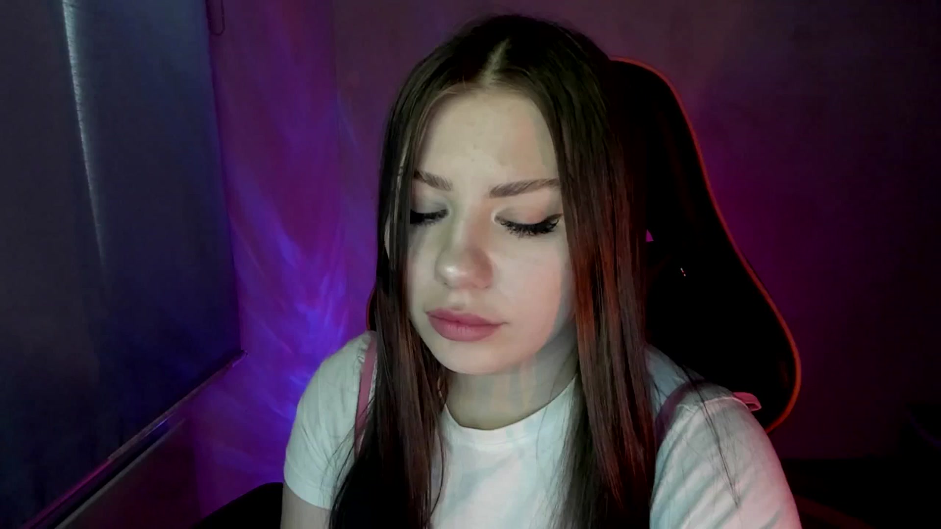 Gallery image thumbnail from FlyingDream's myfreecams stream on, 05/15/2025, 12:12 image 14 of 20