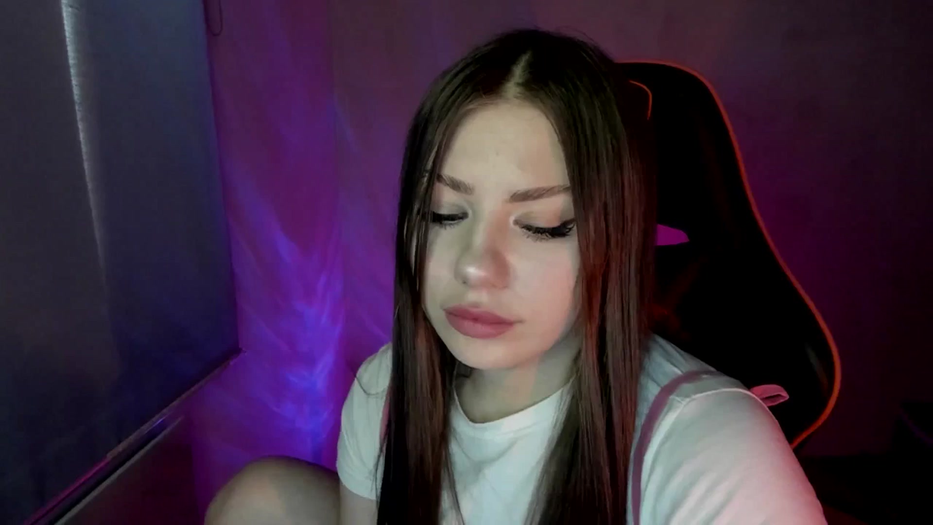Gallery image thumbnail from FlyingDream's myfreecams stream on, 05/15/2025, 12:12 image 8 of 20