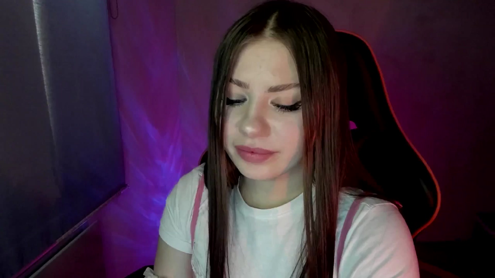 Gallery image thumbnail from FlyingDream's myfreecams stream on, 05/15/2025, 12:12 image 1 of 20