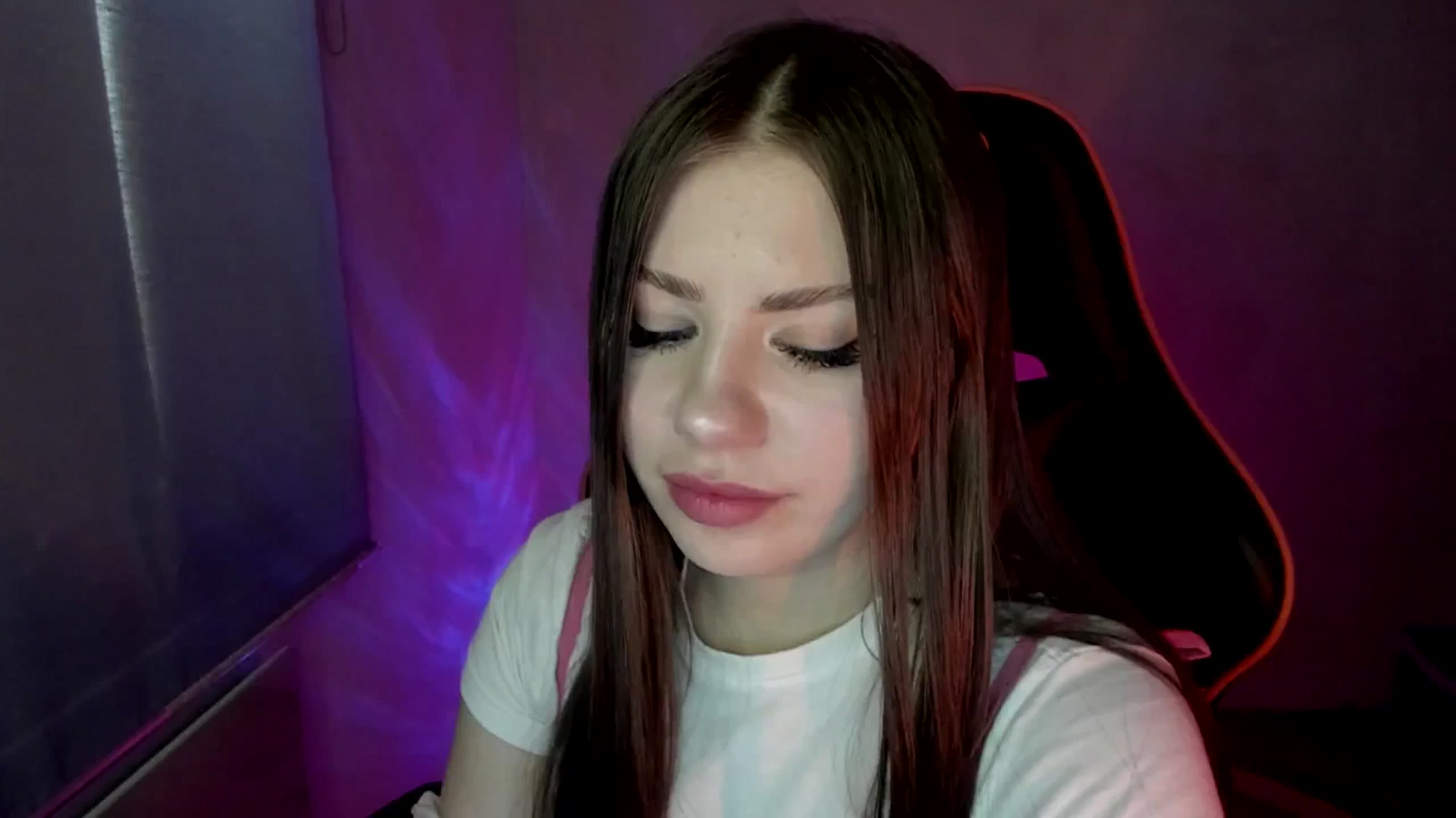 Gallery image thumbnail from FlyingDream's myfreecams stream on, 05/15/2025, 12:12 image 4 of 20