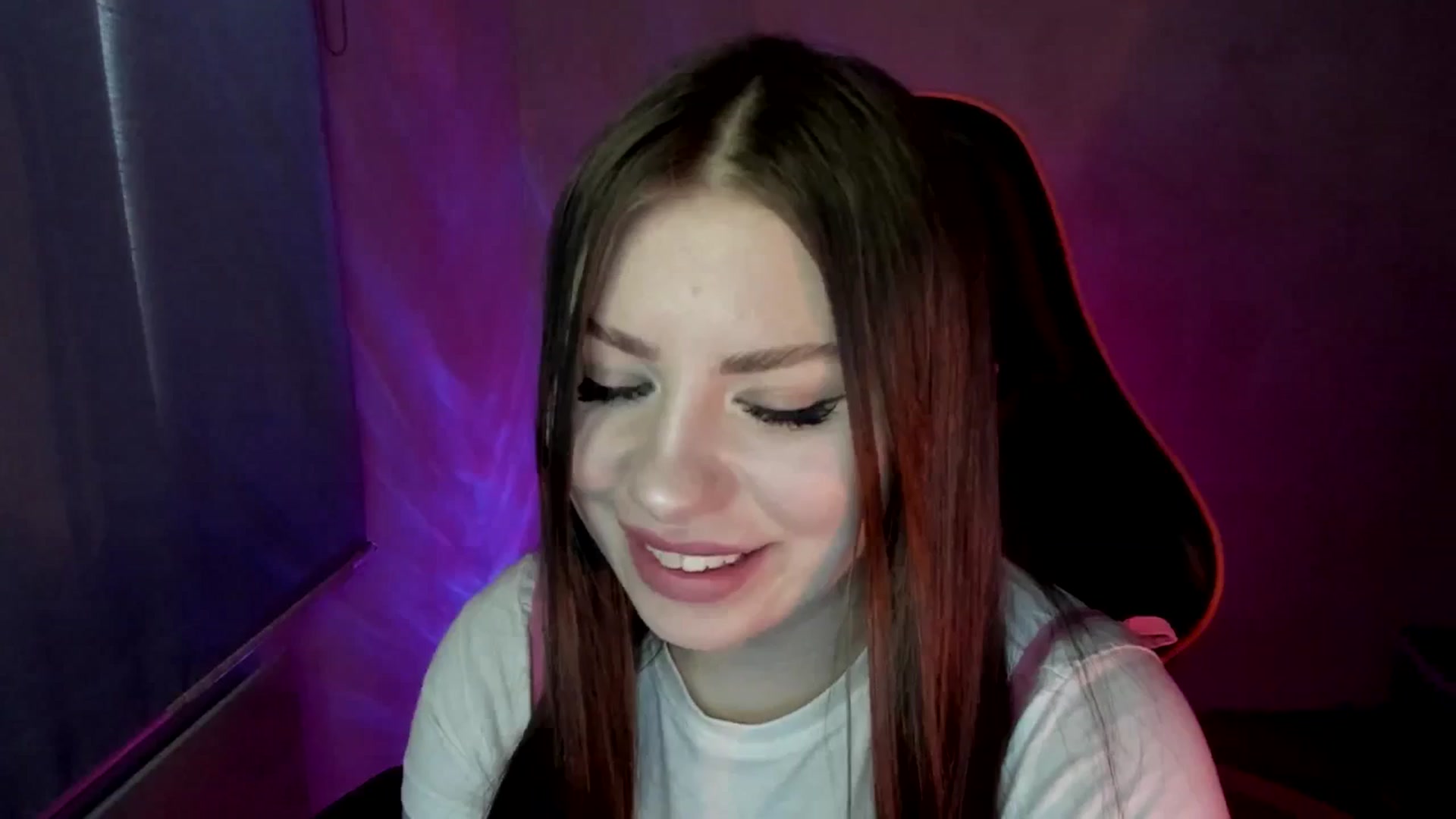 Gallery image thumbnail from FlyingDream's myfreecams stream on, 05/15/2025, 12:12 image 13 of 20