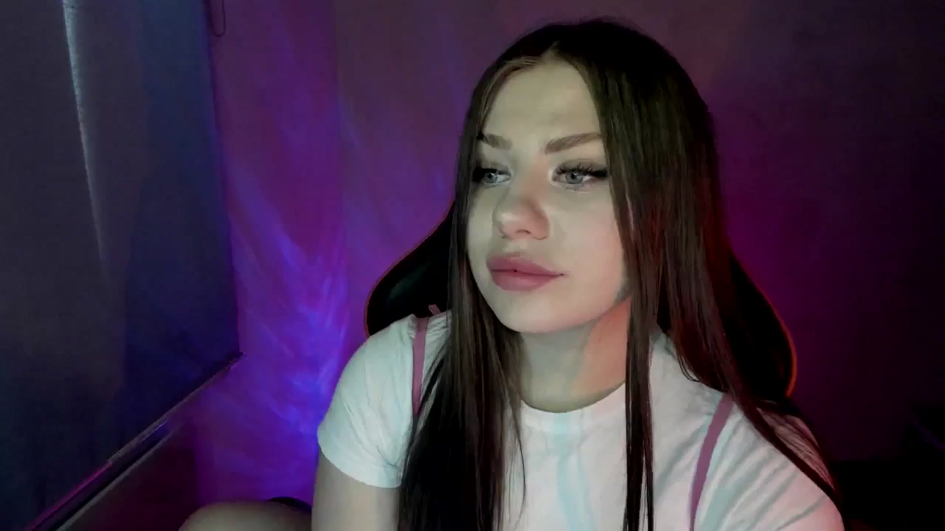 Gallery image thumbnail from FlyingDream's myfreecams stream on, 05/15/2025, 12:12 image 18 of 20