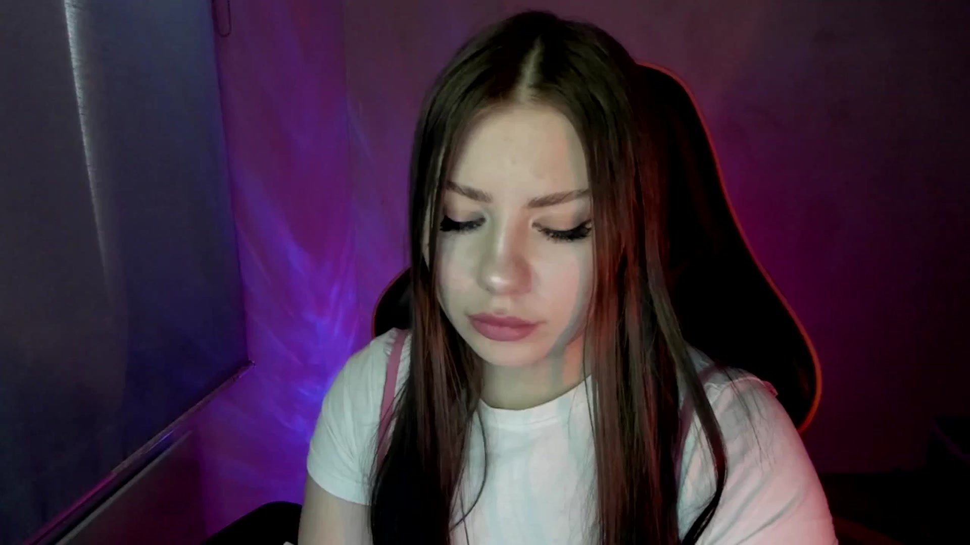 Gallery image thumbnail from FlyingDream's myfreecams stream on, 05/15/2025, 12:12 image 15 of 20
