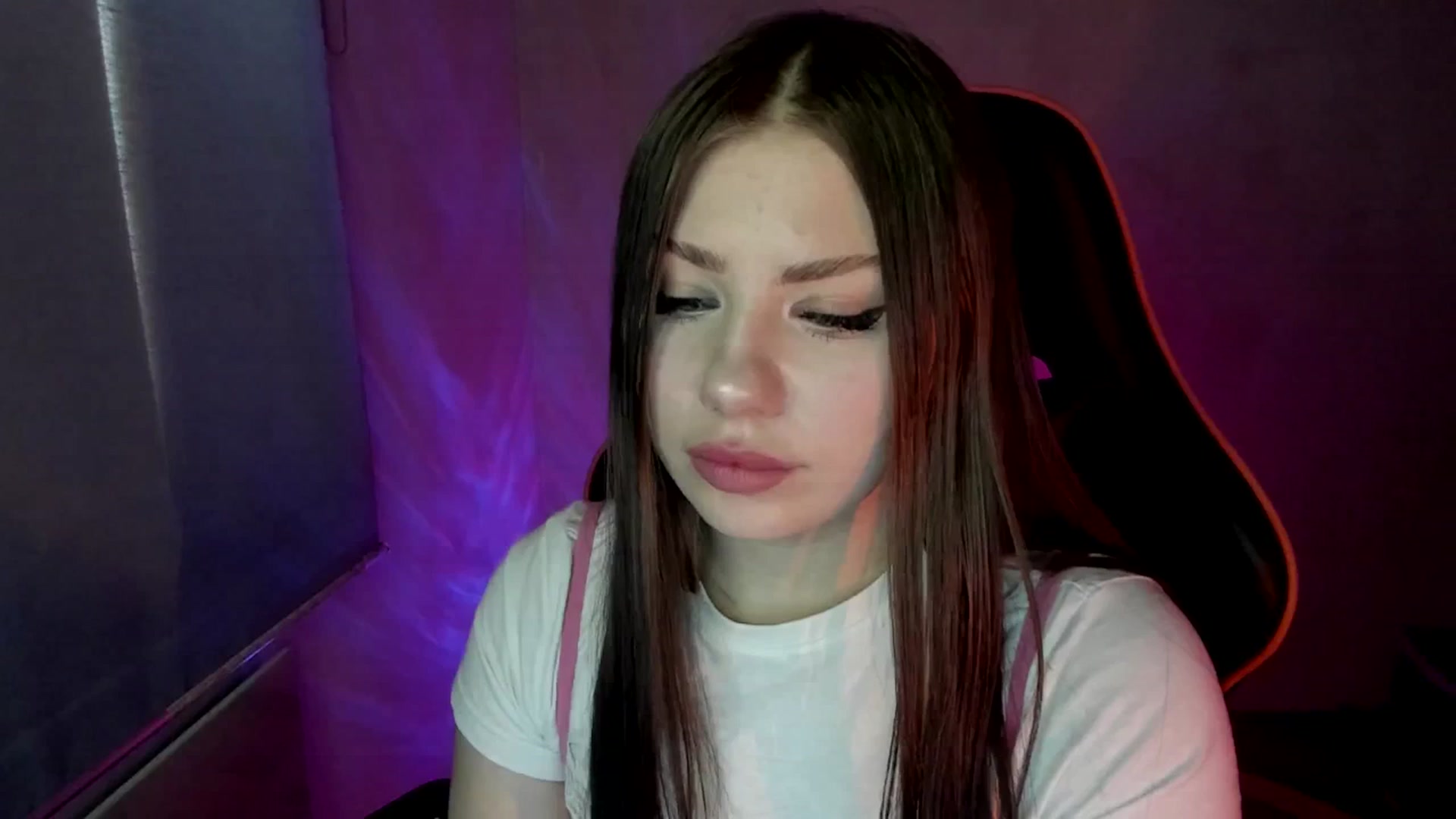 Gallery image thumbnail from FlyingDream's myfreecams stream on, 05/15/2025, 12:12 image 2 of 20