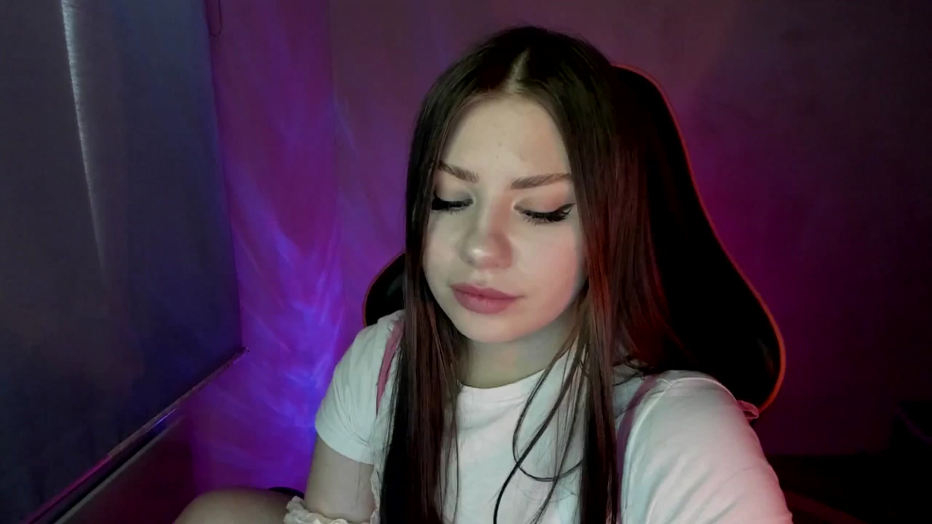 Gallery image thumbnail from FlyingDream's myfreecams stream on, 05/15/2025, 12:12 image 19 of 20