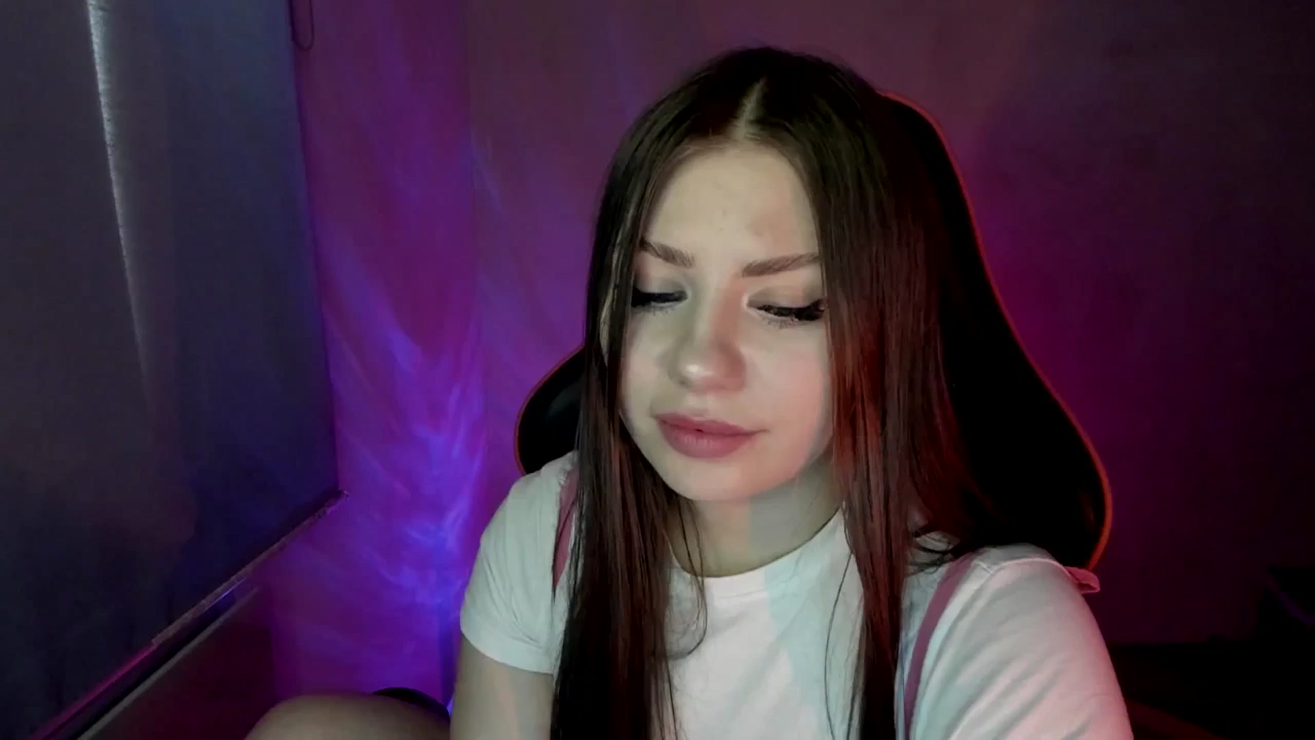 Gallery image thumbnail from FlyingDream's myfreecams stream on, 05/15/2025, 12:12 image 20 of 20