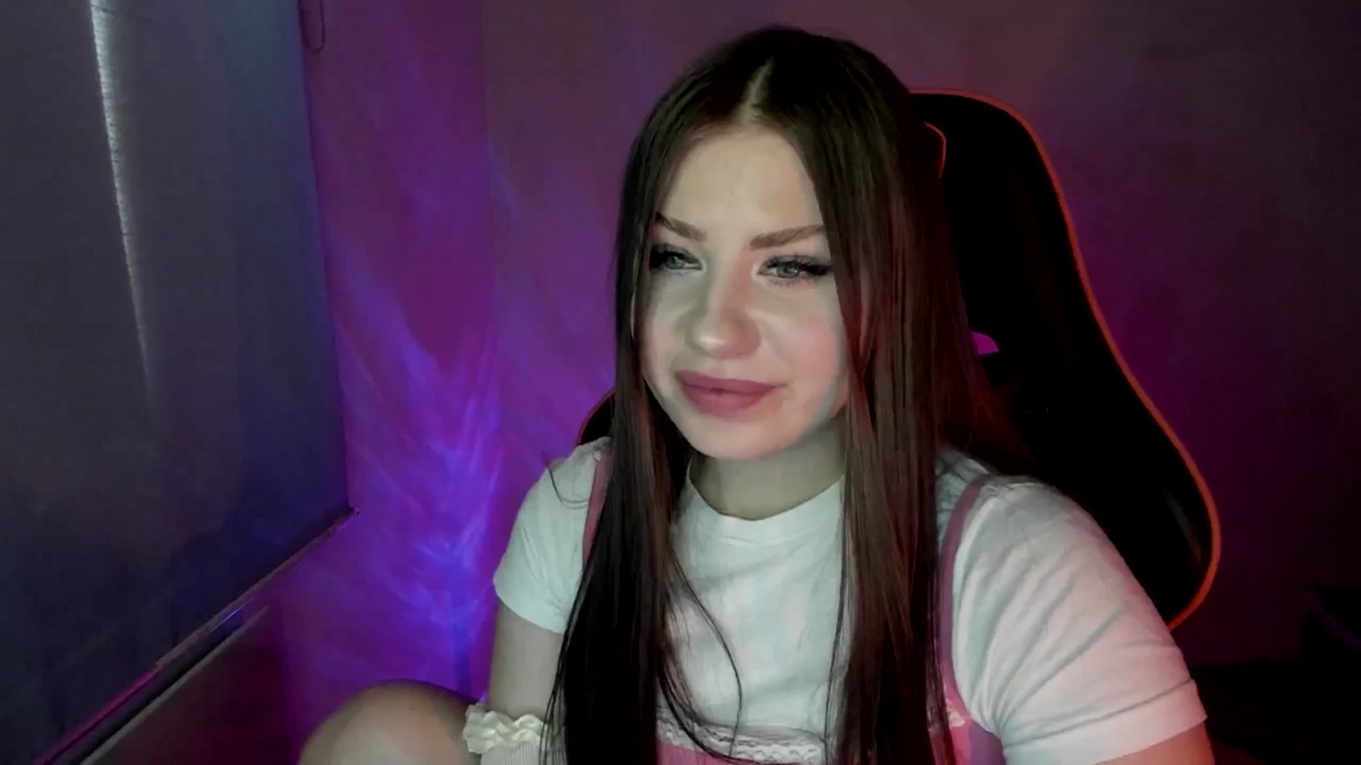 Gallery image thumbnail from FlyingDream's myfreecams stream on, 05/15/2025, 12:12 image 7 of 20