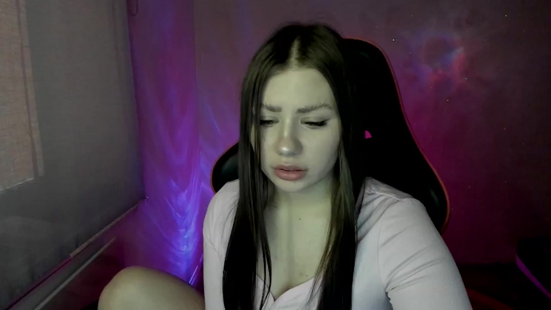 Gallery image thumbnail from FlyingDream's myfreecams stream on, 05/28/2025, 12:15 image 15 of 20